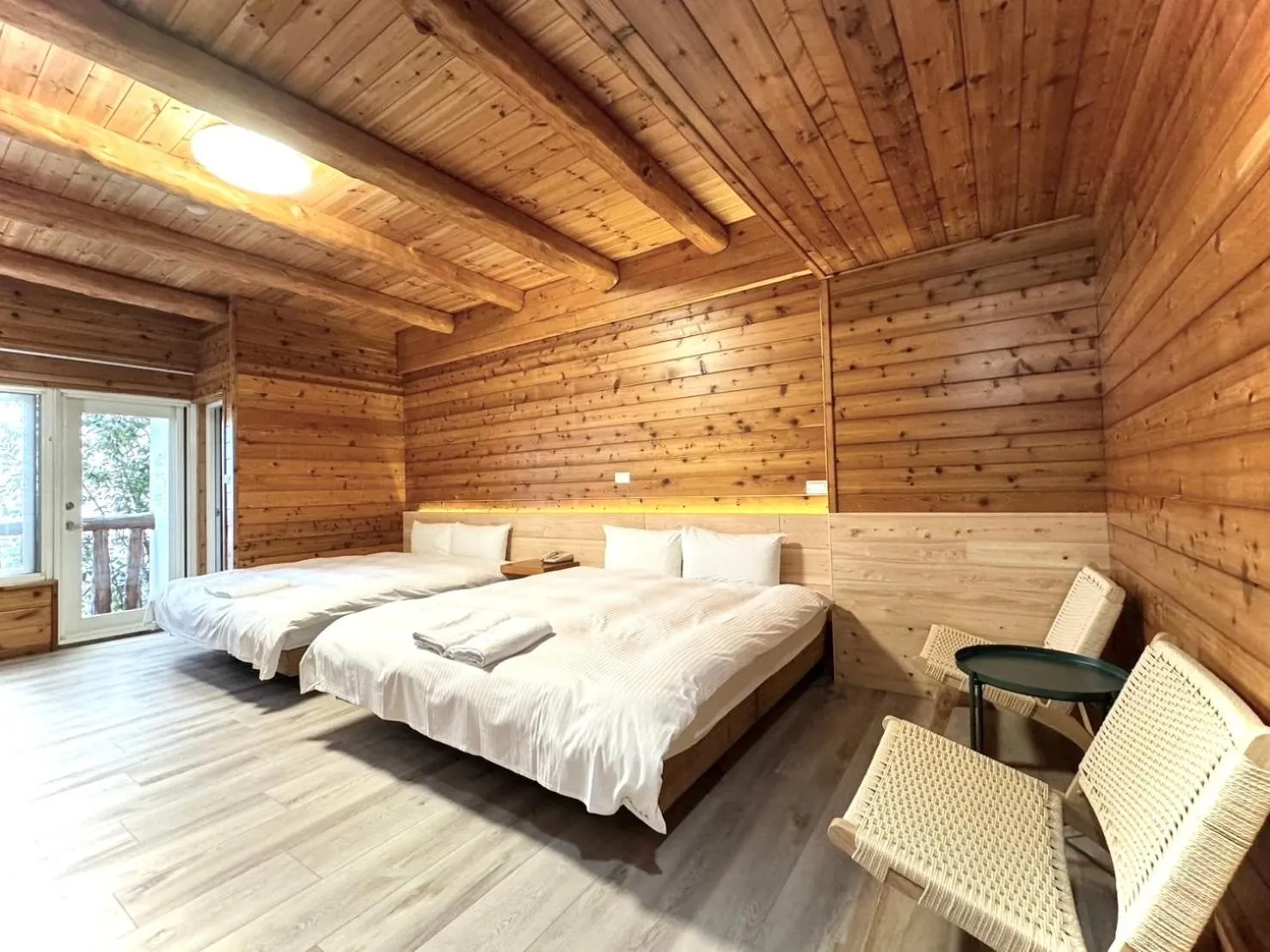 Bed in Dingdai Glass Villa