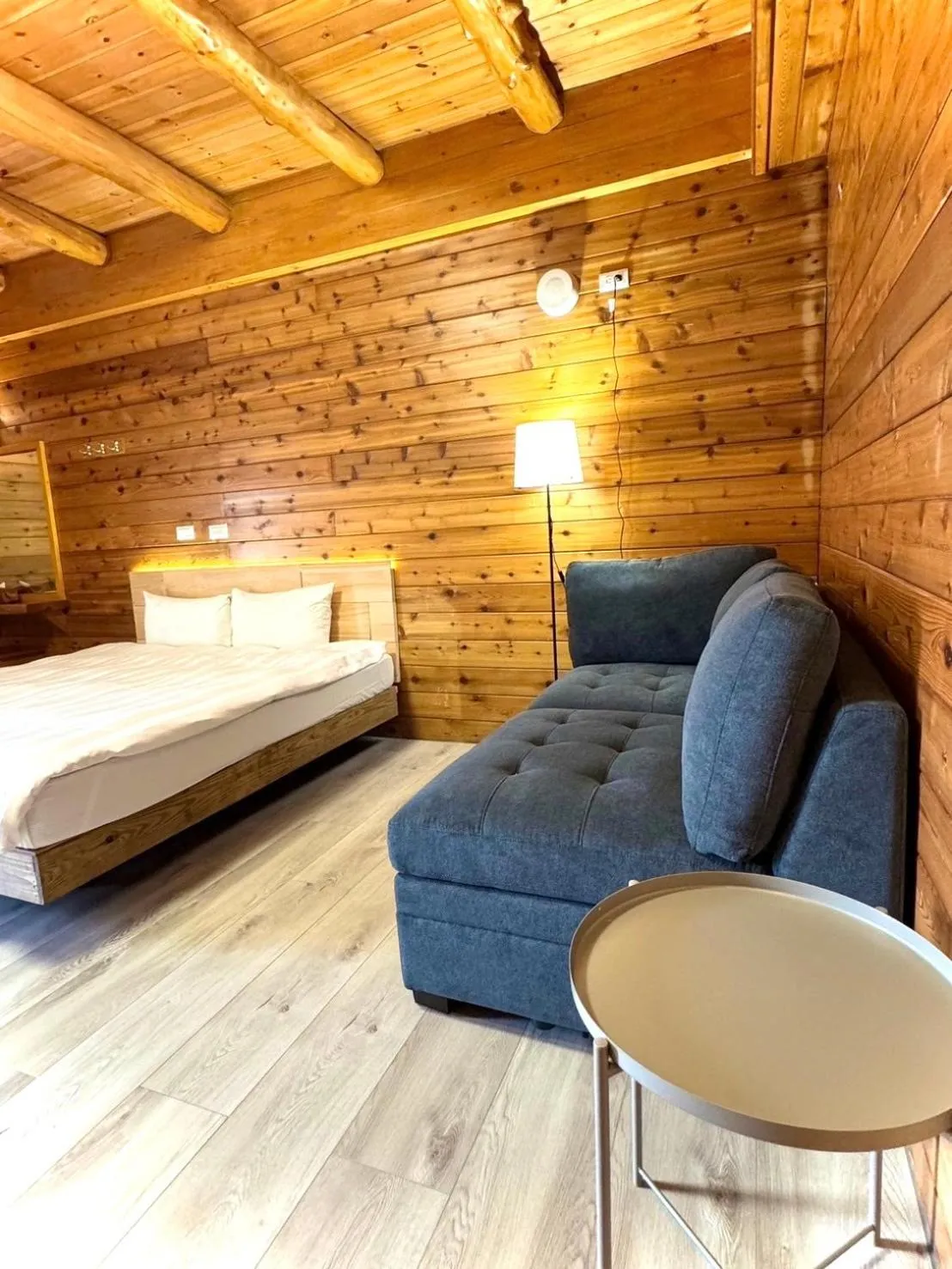 Bed in Dingdai Glass Villa