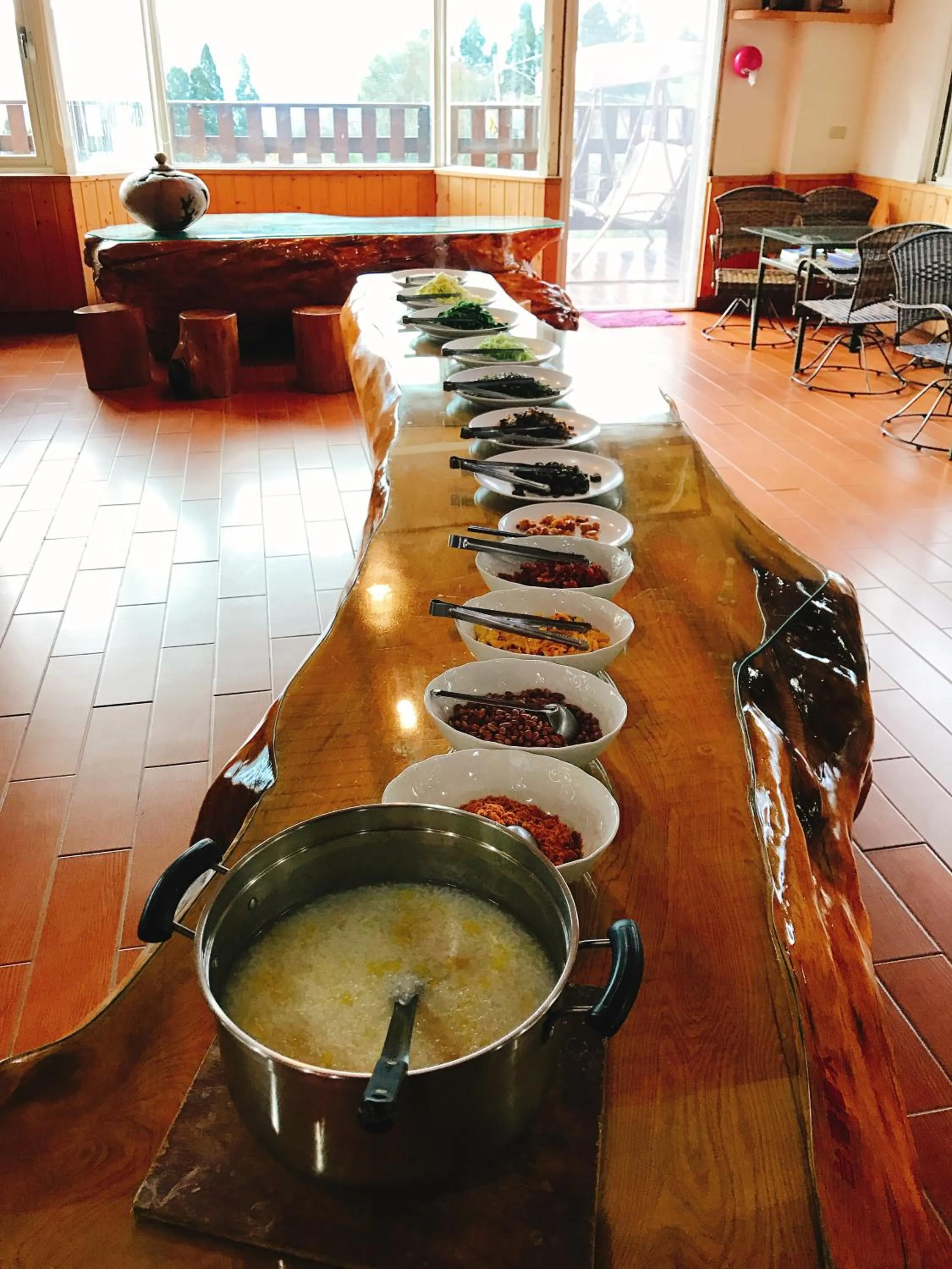 Breakfast in Dingdai Glass Villa