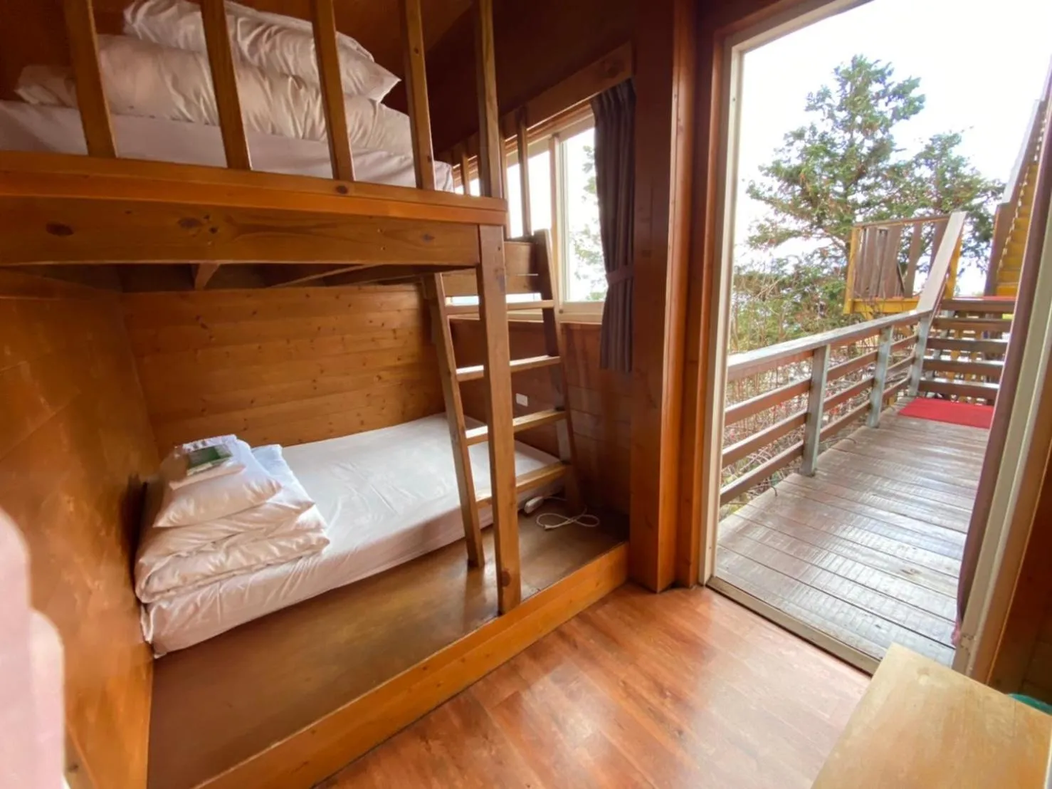 Bed in Dingdai Glass Villa