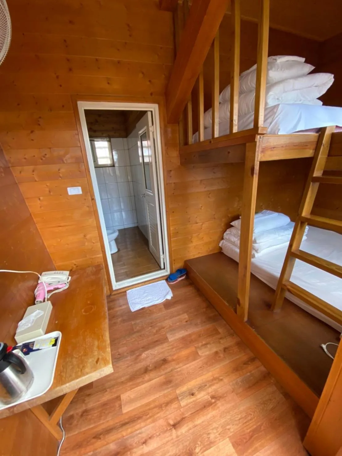 Bed in Dingdai Glass Villa