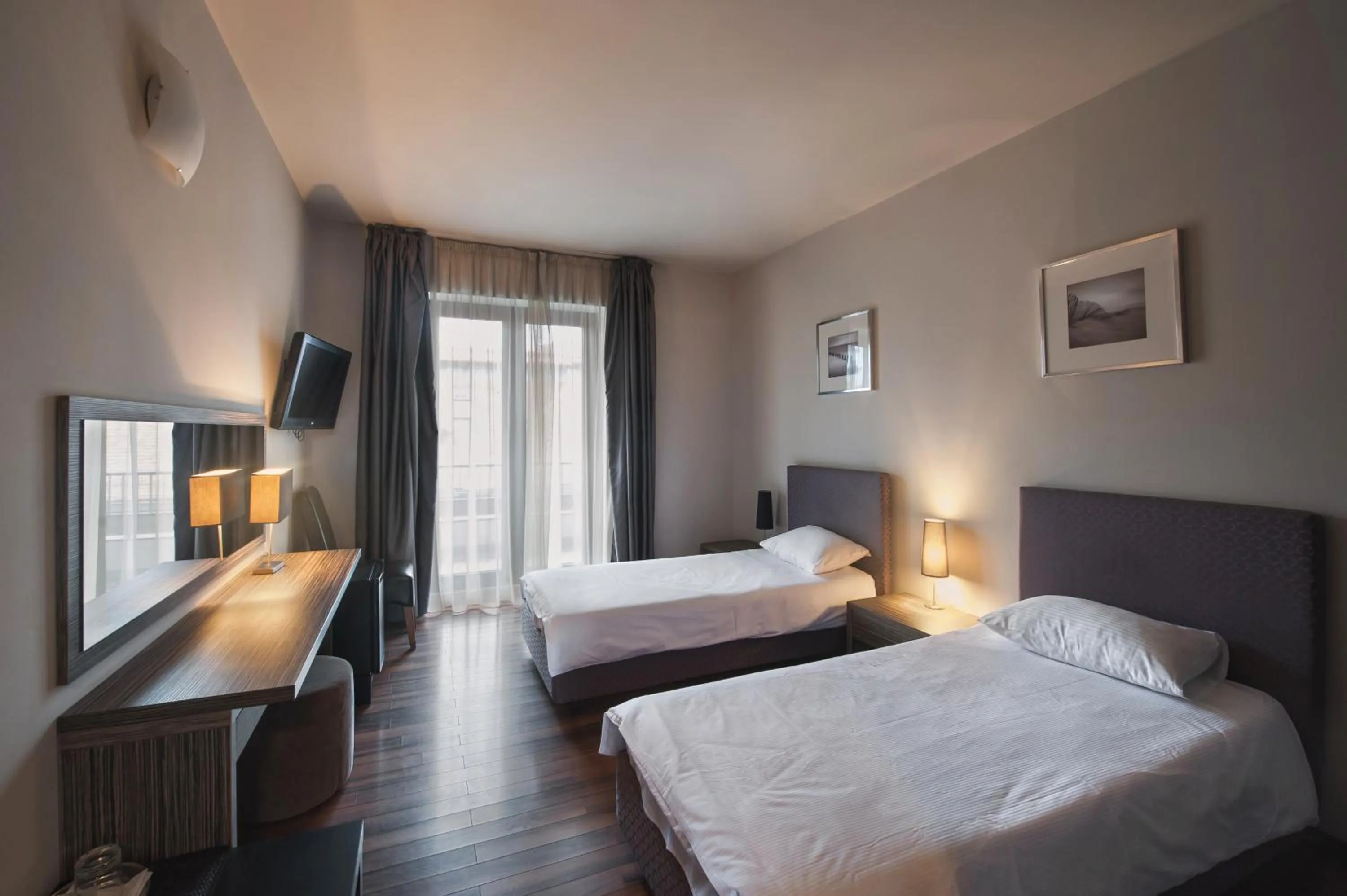 Photo of the whole room, Bed in Hotel Hemingway Residence