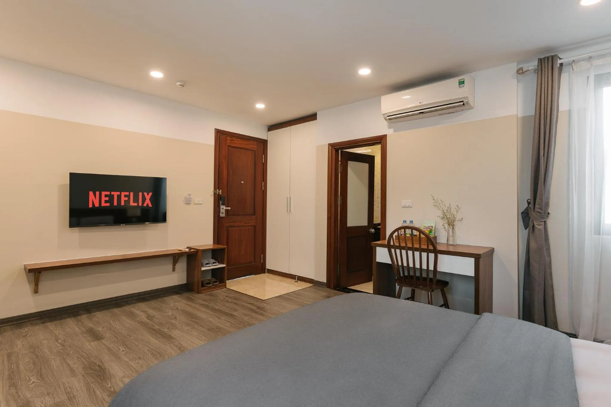 Communal lounge/ TV room in An Nguyen Boutique Hotel