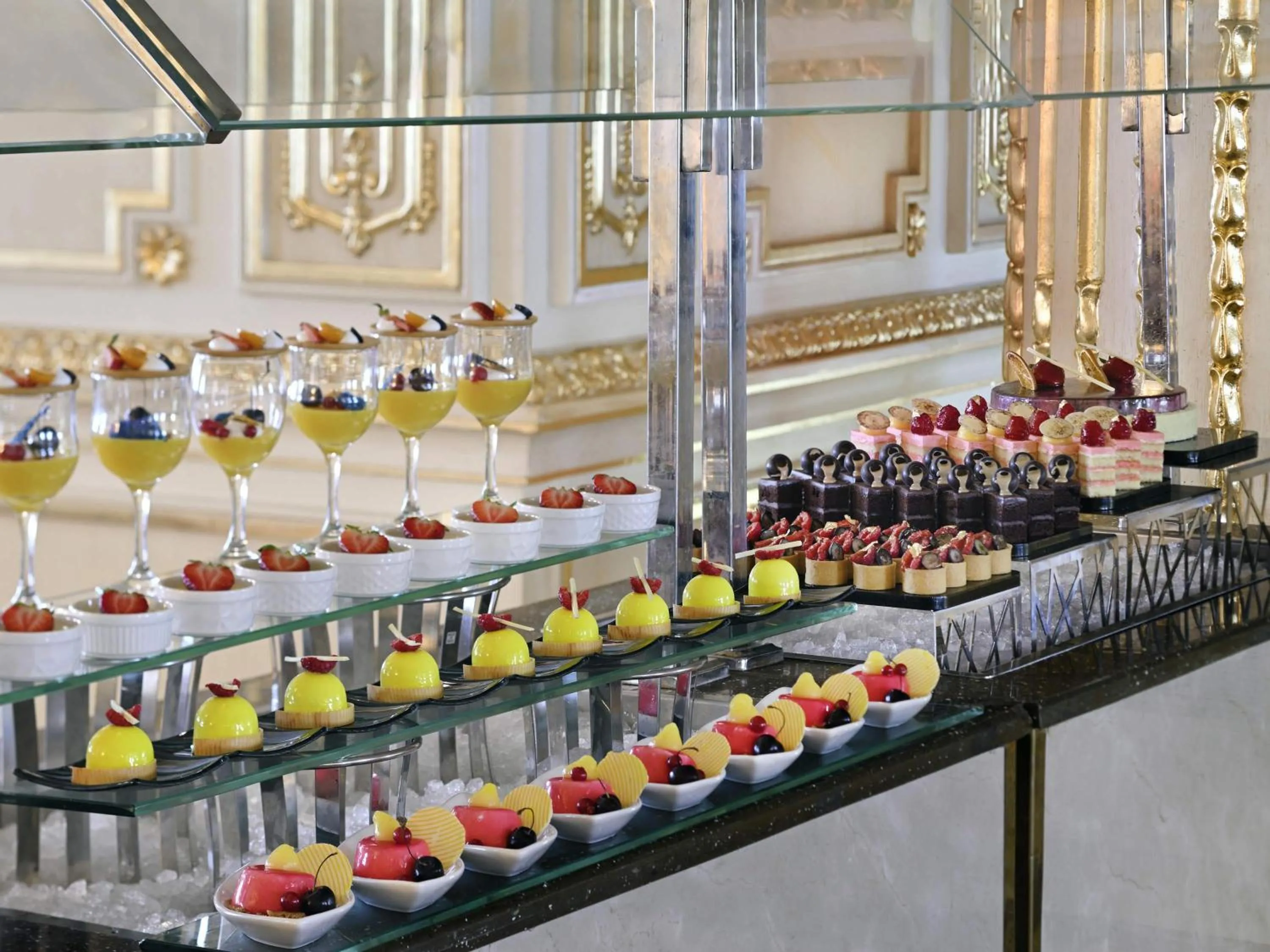 Restaurant/places to eat in Mövenpick Hotel City Star Jeddah