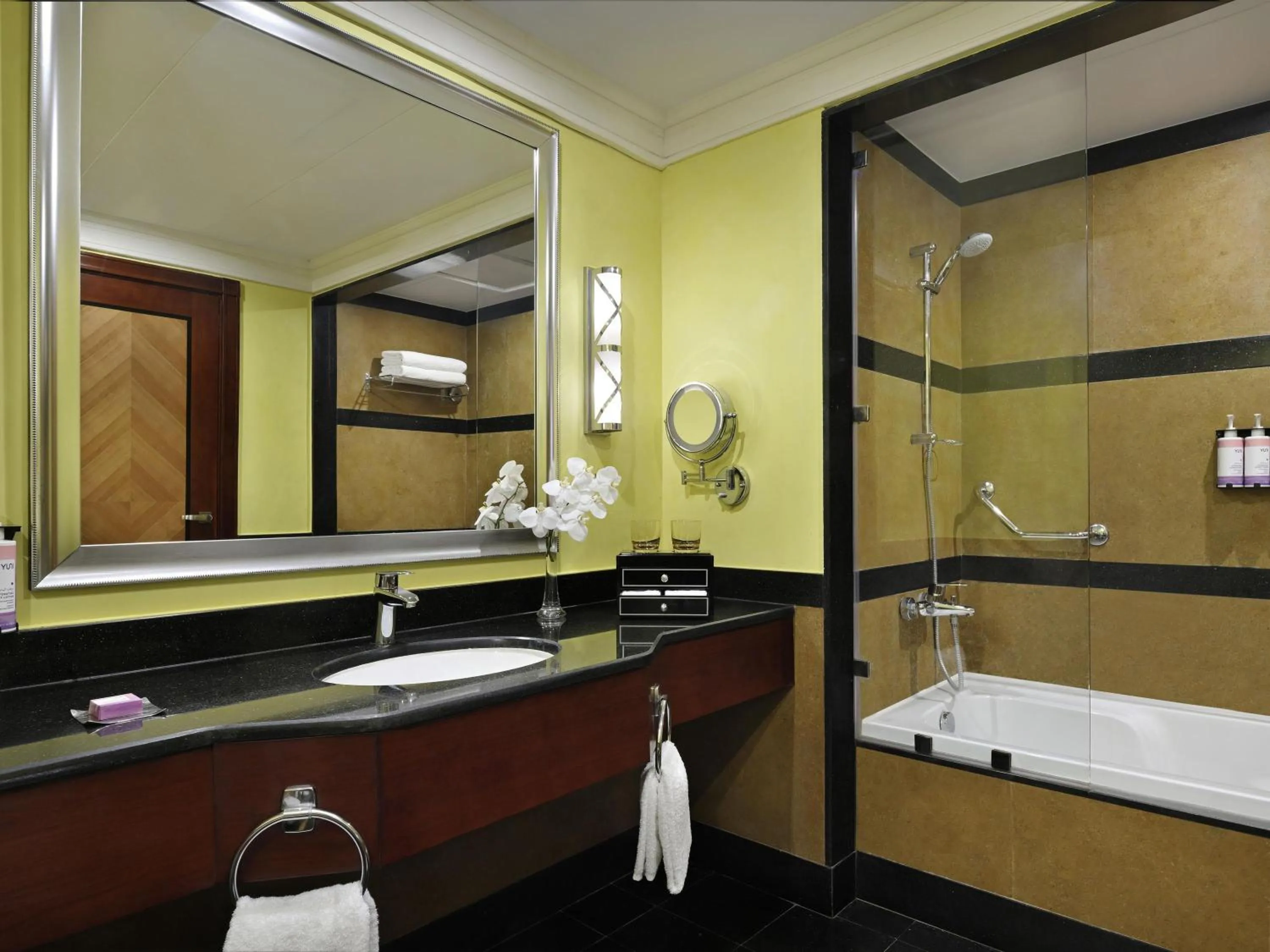 Bedroom in Mövenpick Hotel City Star Jeddah