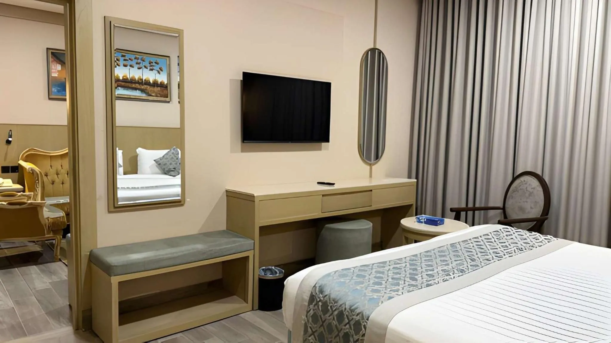 TV and multimedia, Bed in Afraa Hotel