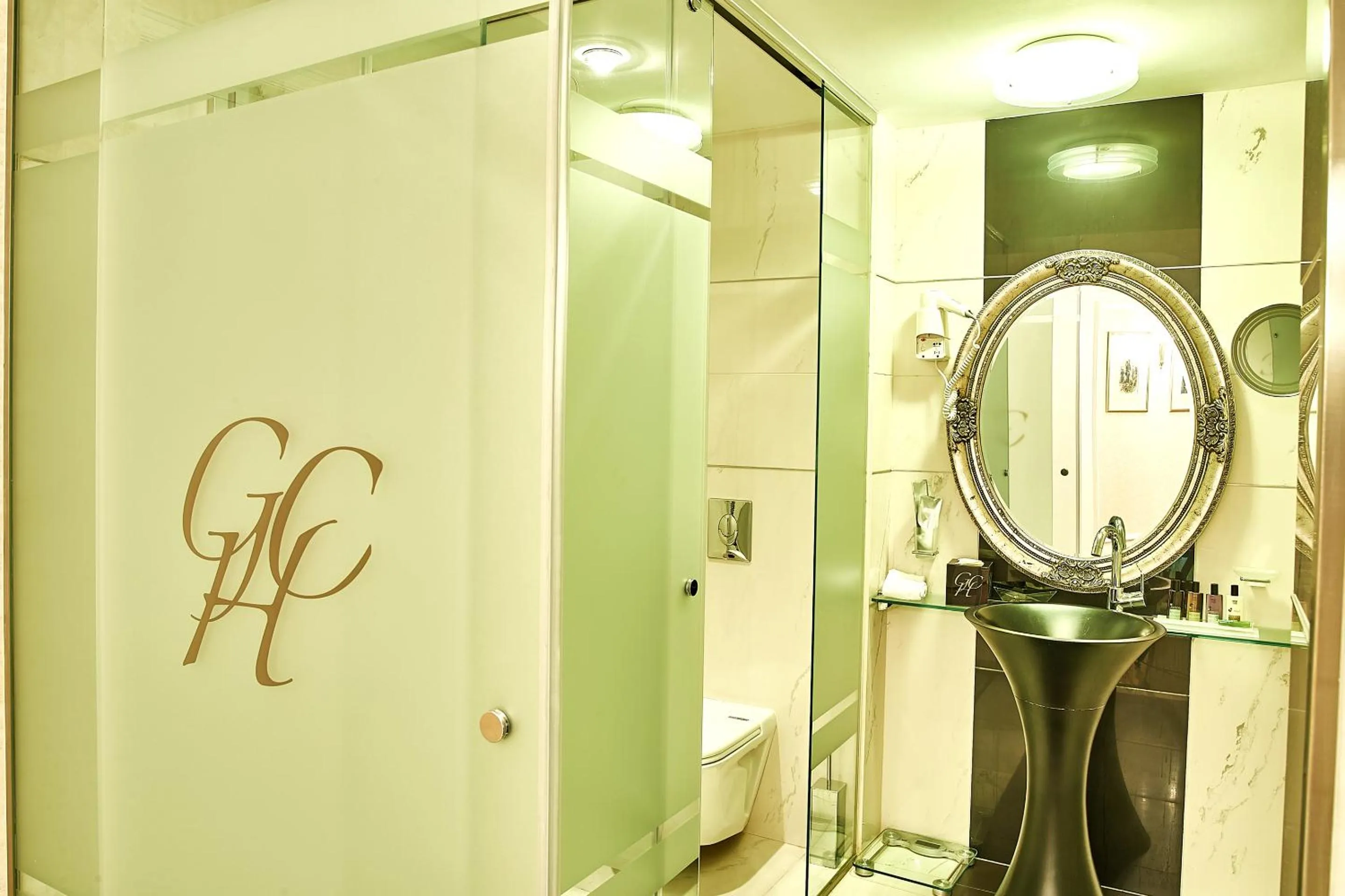 Bathroom in Grand Hotel Continental Bucuresti