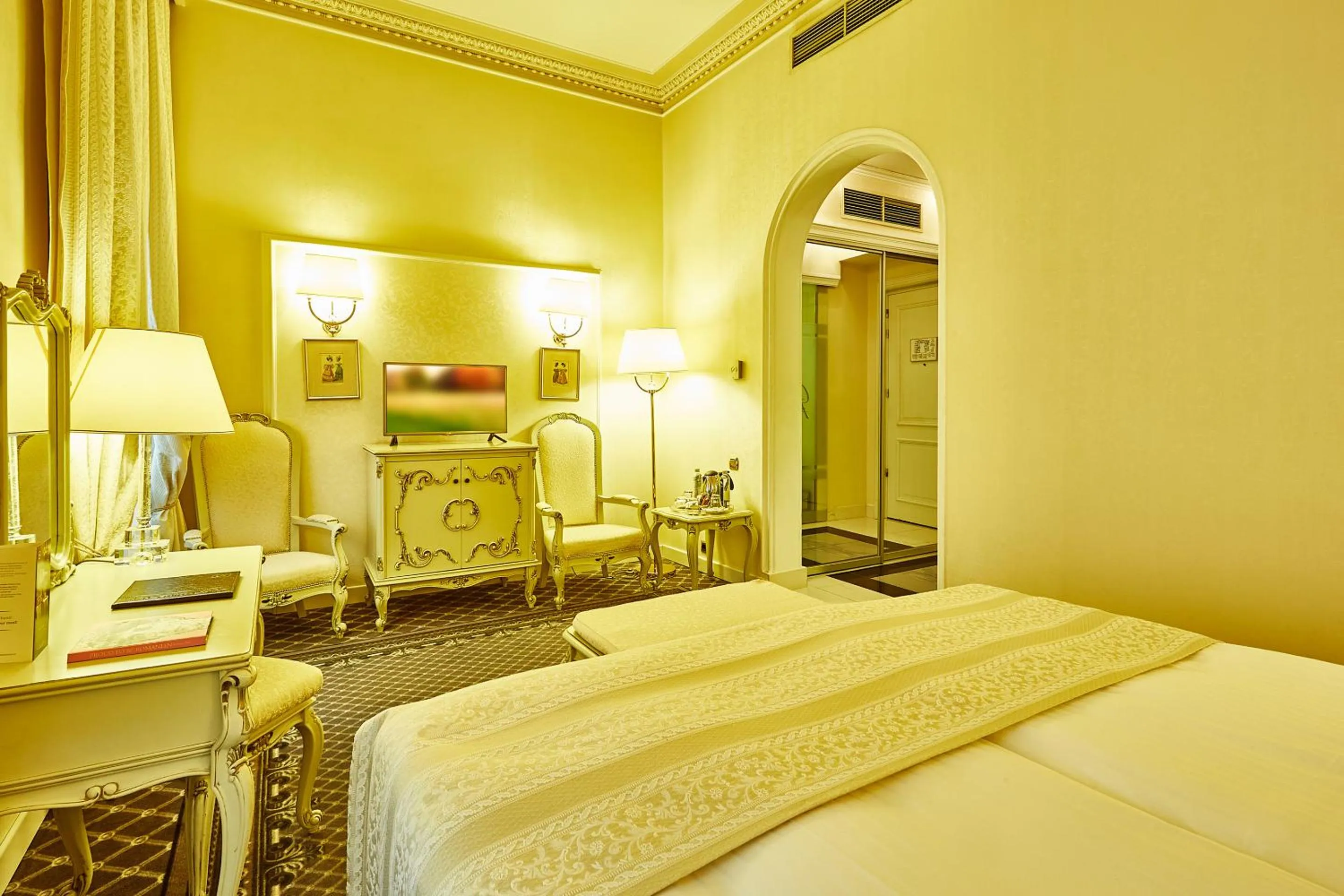 Photo of the whole room, Bed in Grand Hotel Continental Bucuresti