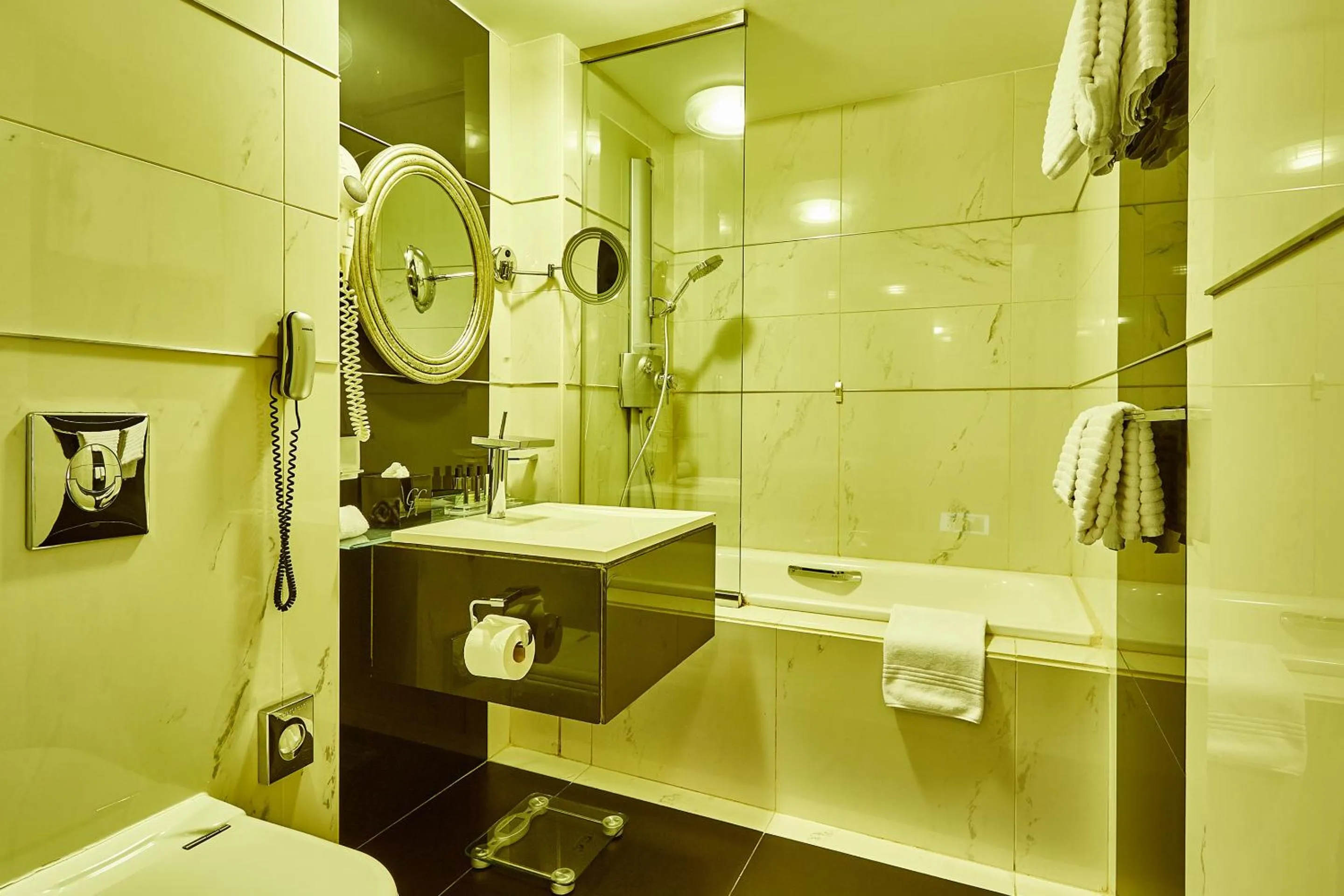 Bathroom in Grand Hotel Continental Bucuresti