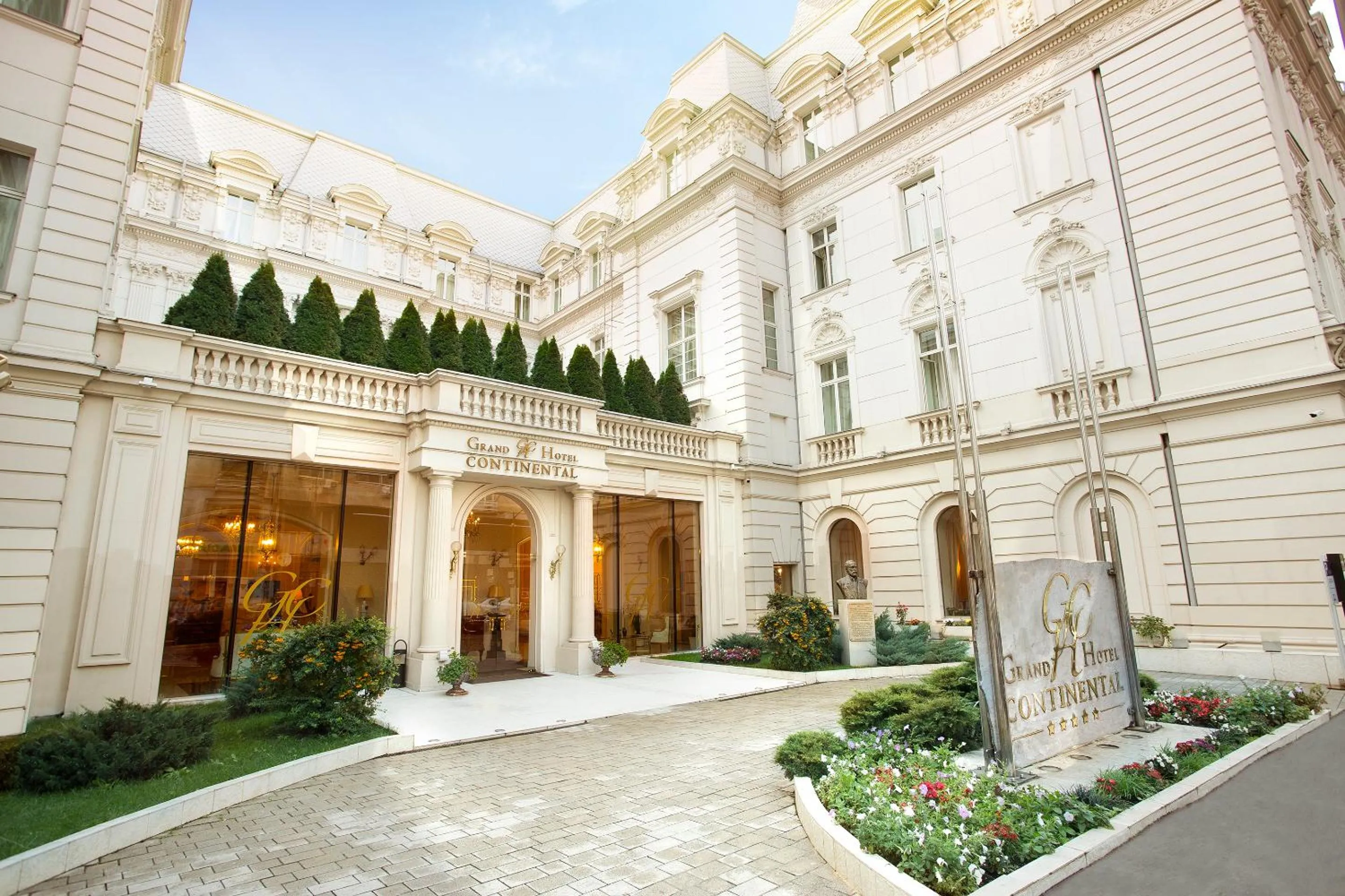 Facade/entrance in Grand Hotel Continental Bucuresti