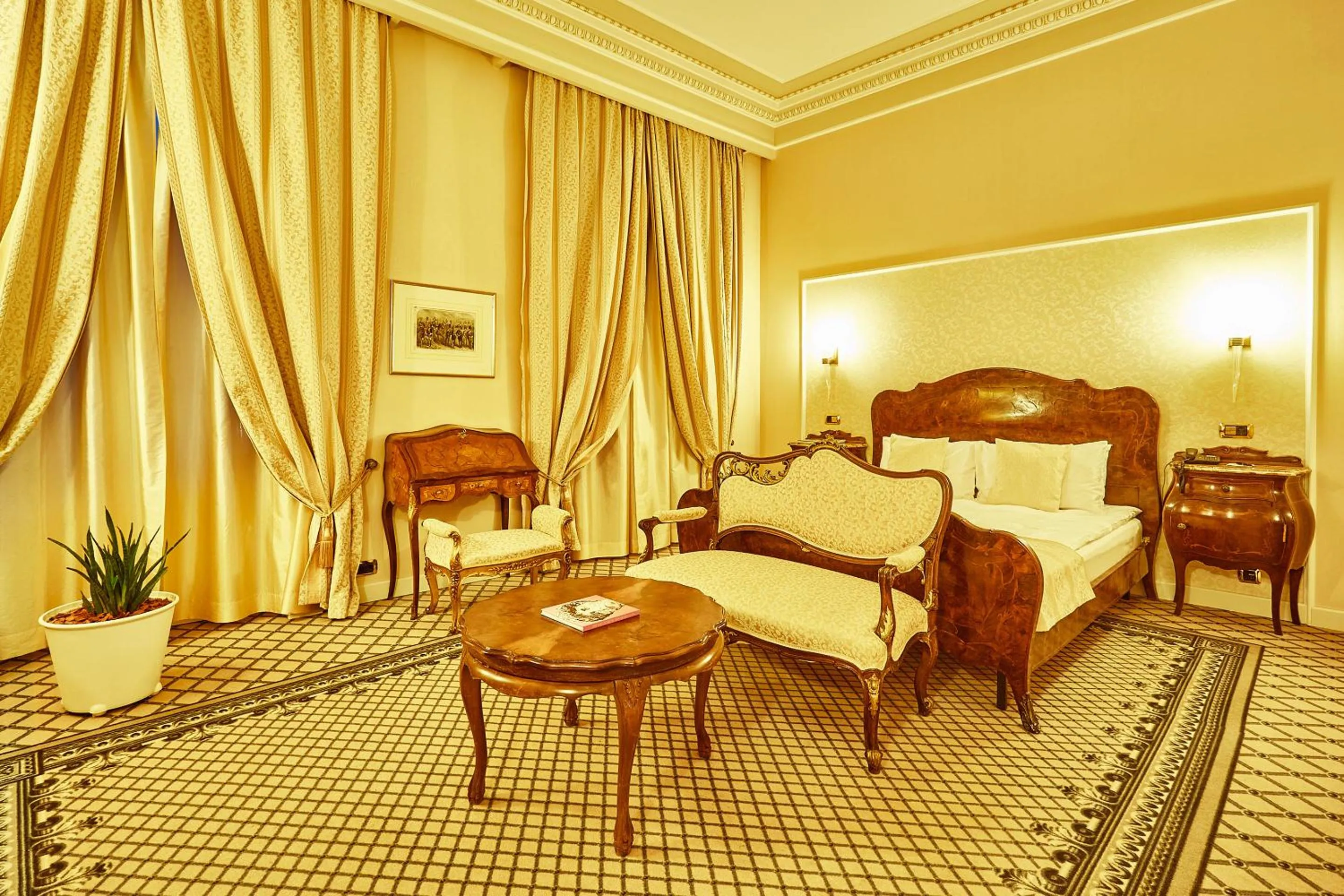 Photo of the whole room, Bed in Grand Hotel Continental Bucuresti
