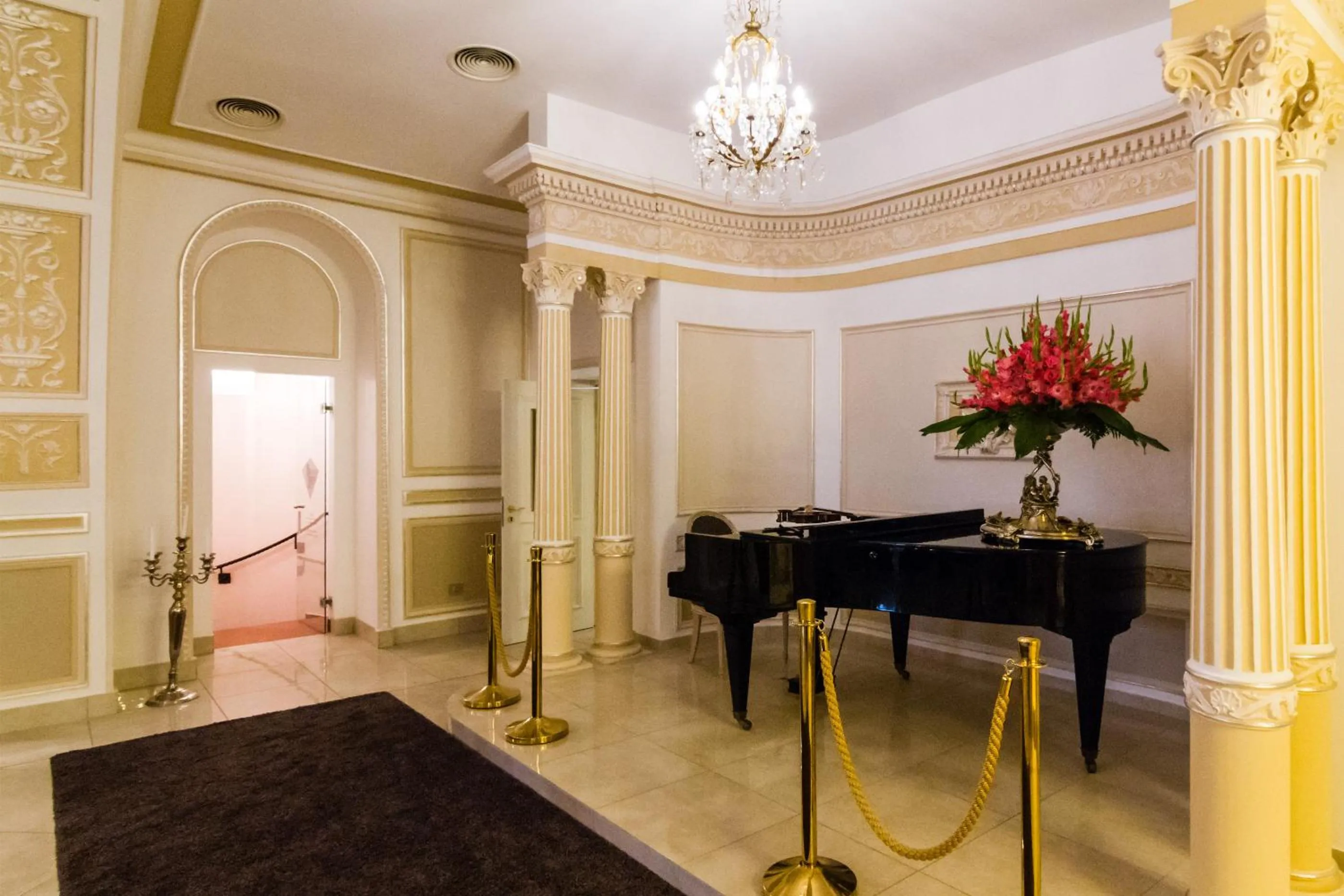 Restaurant/places to eat in Grand Hotel Continental Bucuresti