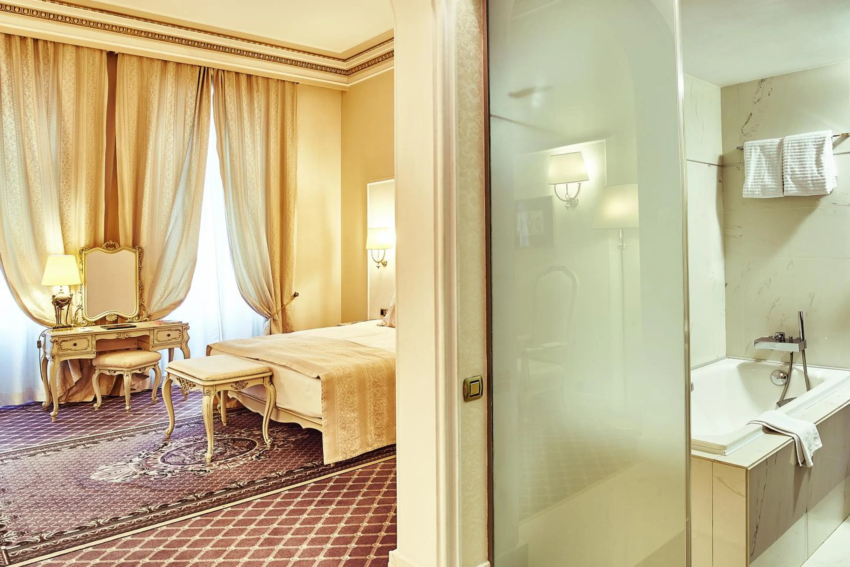 Photo of the whole room, Bed in Grand Hotel Continental Bucuresti