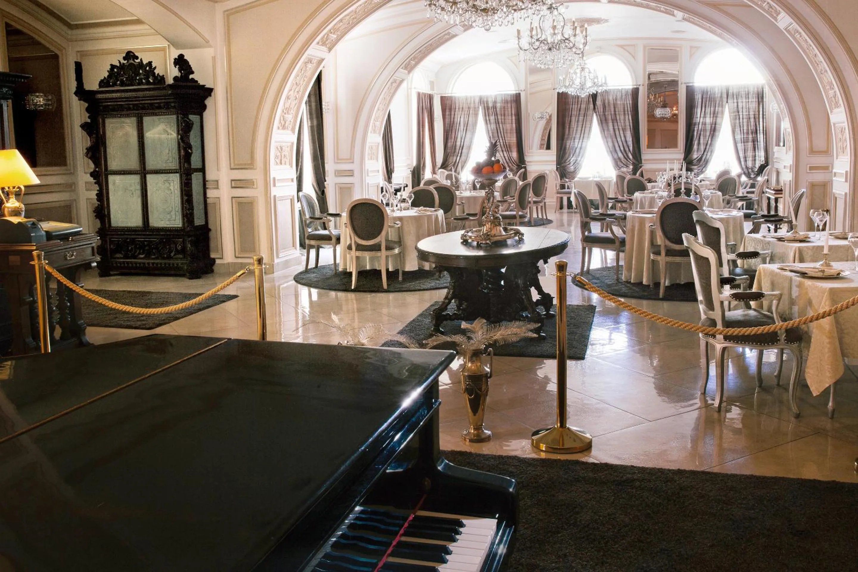 Restaurant/places to eat in Grand Hotel Continental Bucuresti