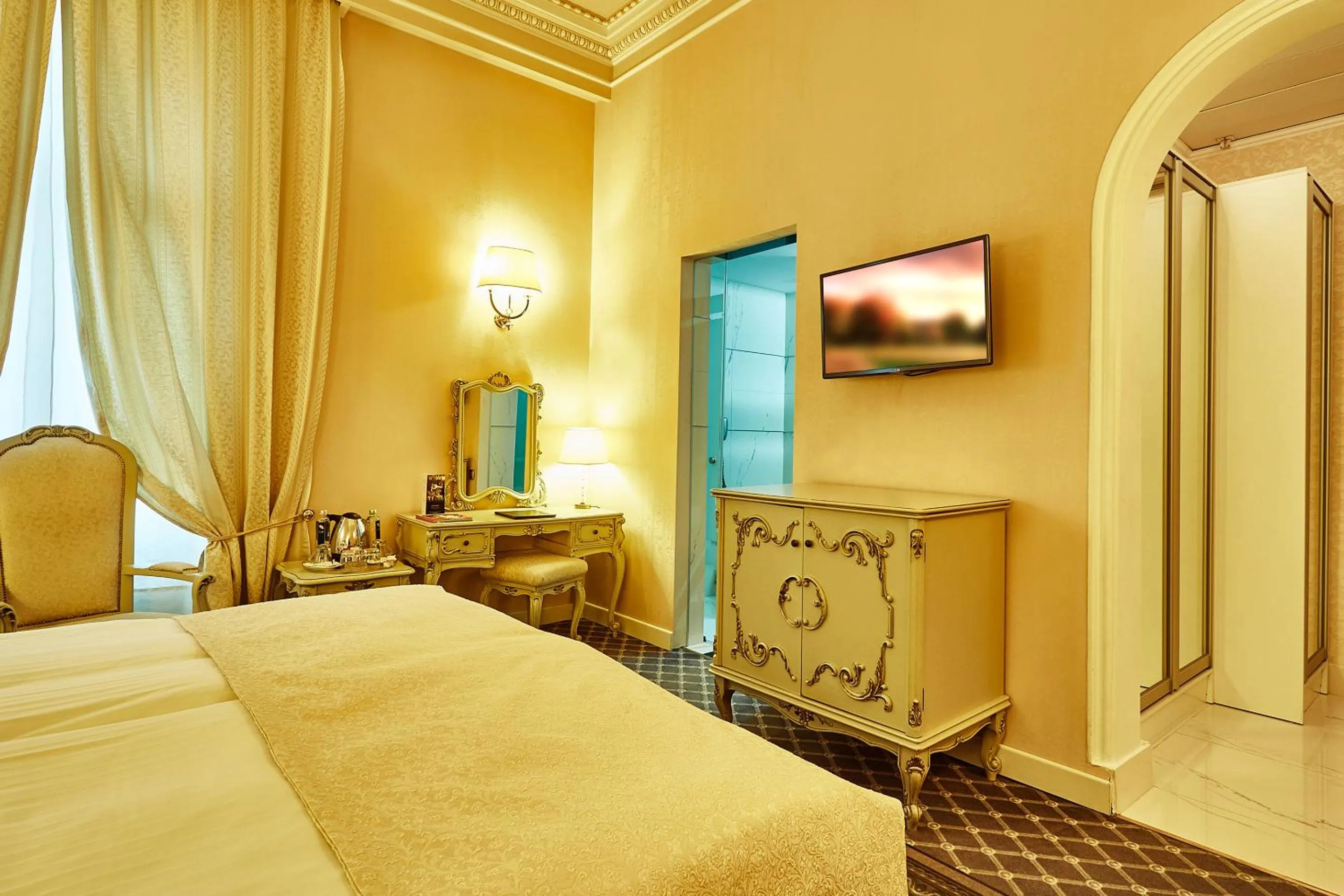 Photo of the whole room, Bed in Grand Hotel Continental Bucuresti