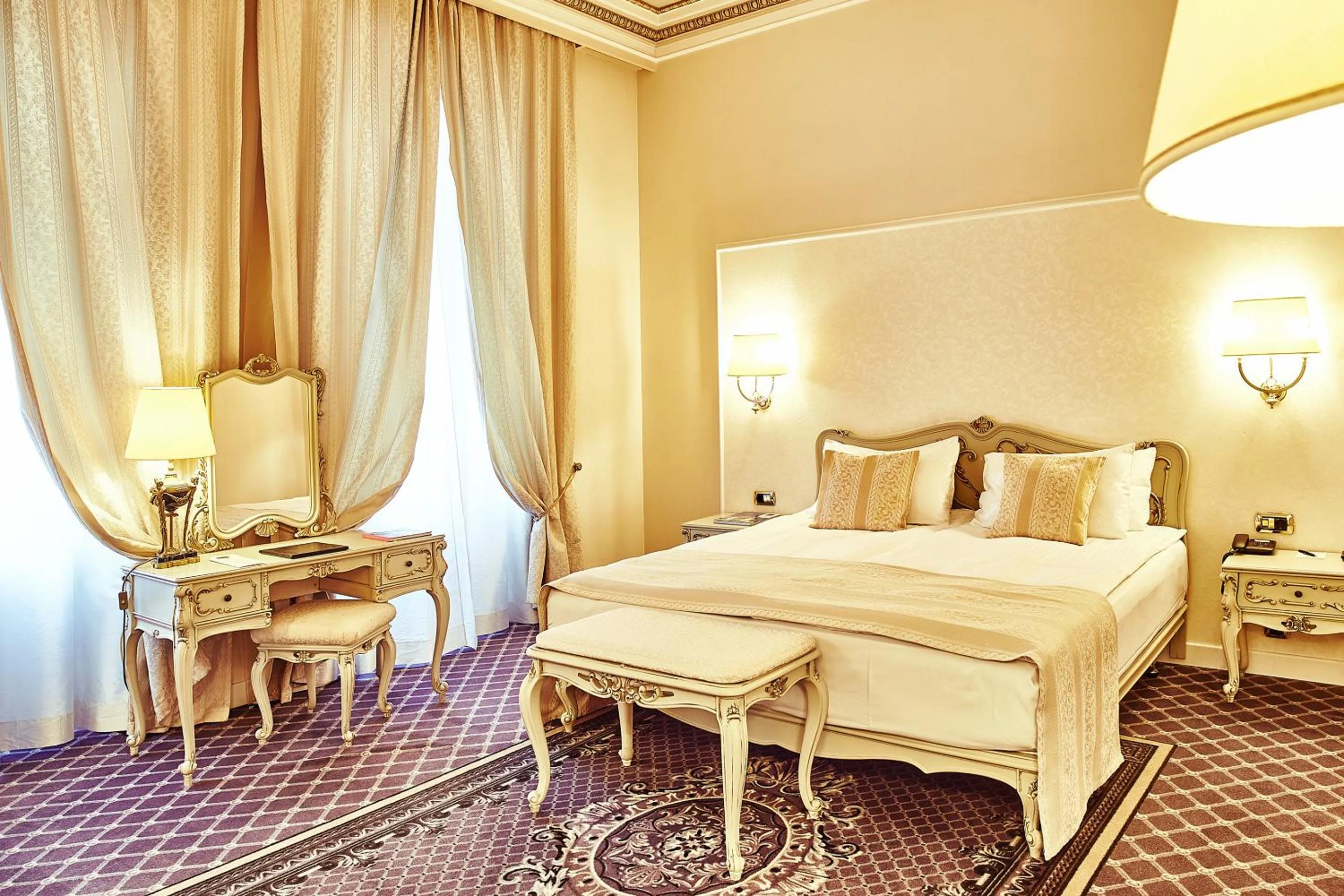 Photo of the whole room, Bed in Grand Hotel Continental Bucuresti