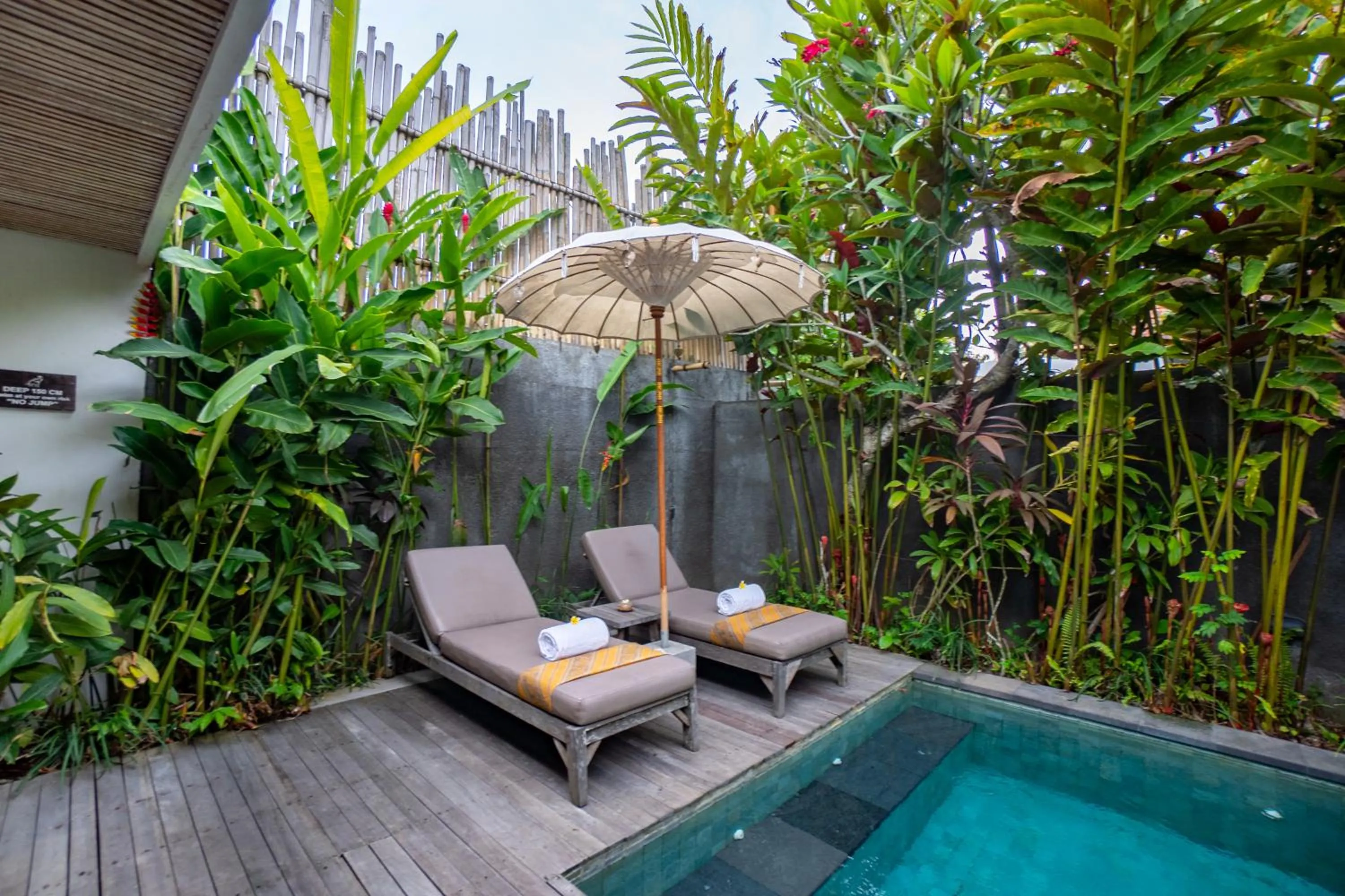 Swimming pool in Purana Boutique Resort