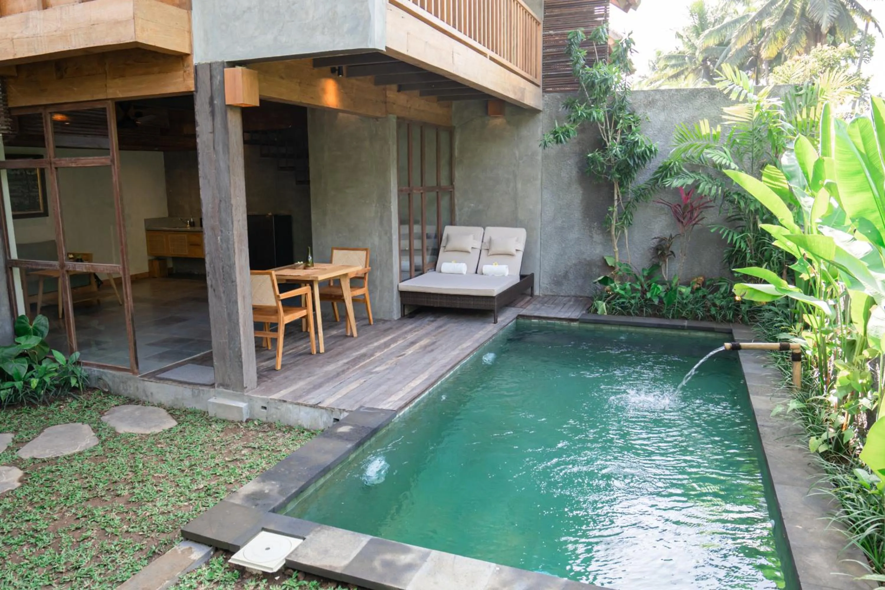 Swimming pool in Purana Boutique Resort