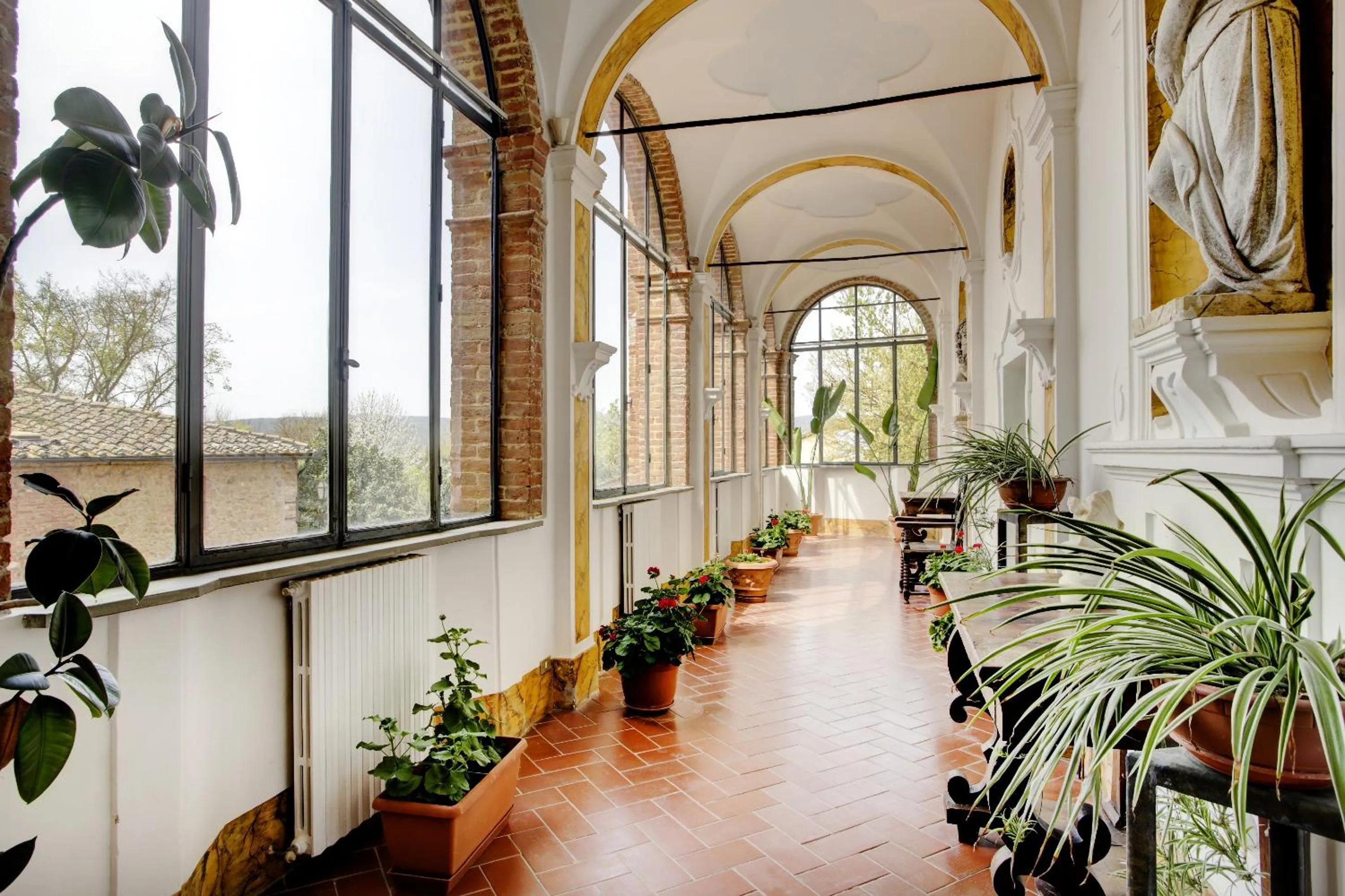 Decorative detail in Borgo San Lorenzo a Linari