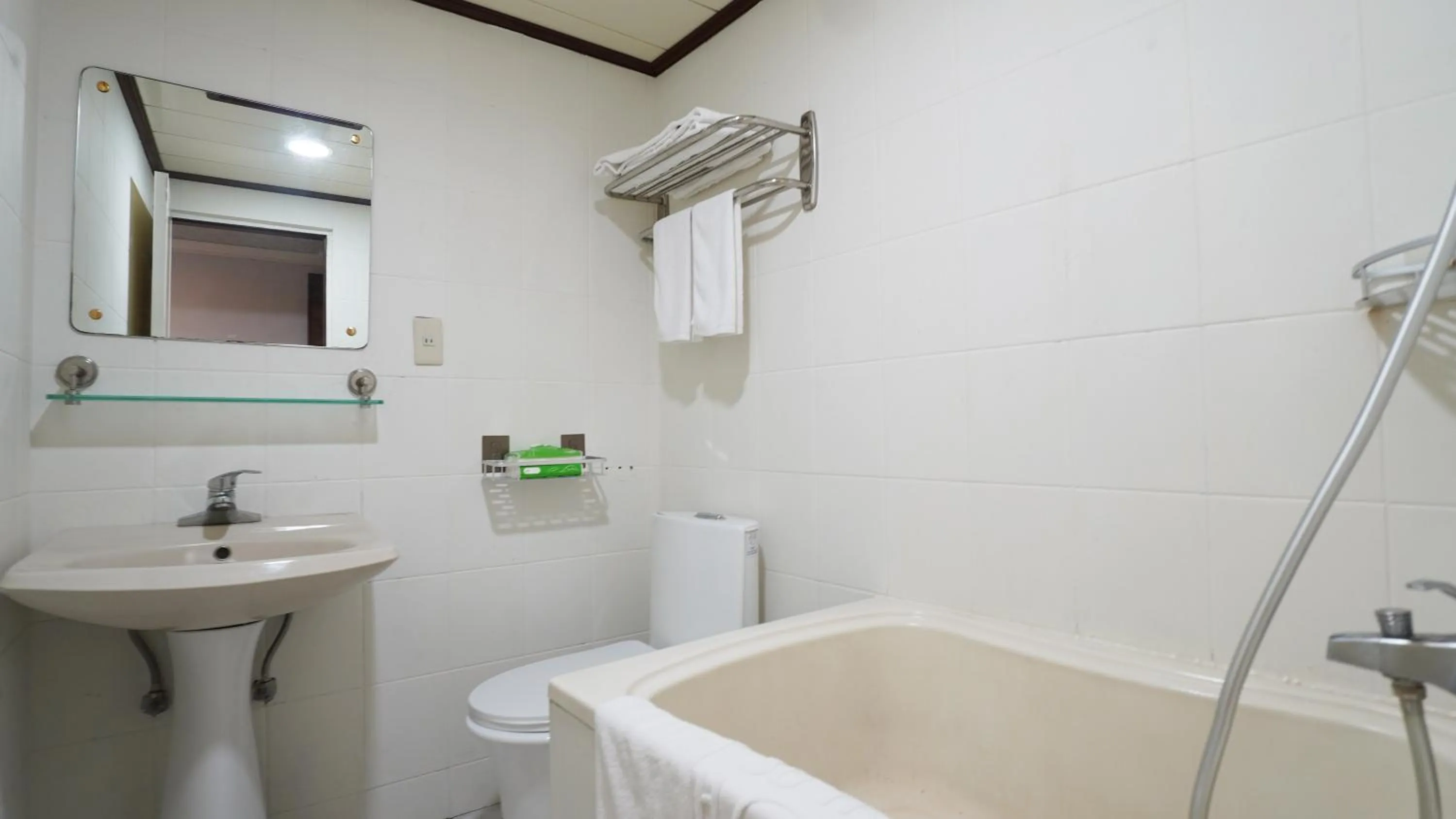 Shower in Su Ao Hotel