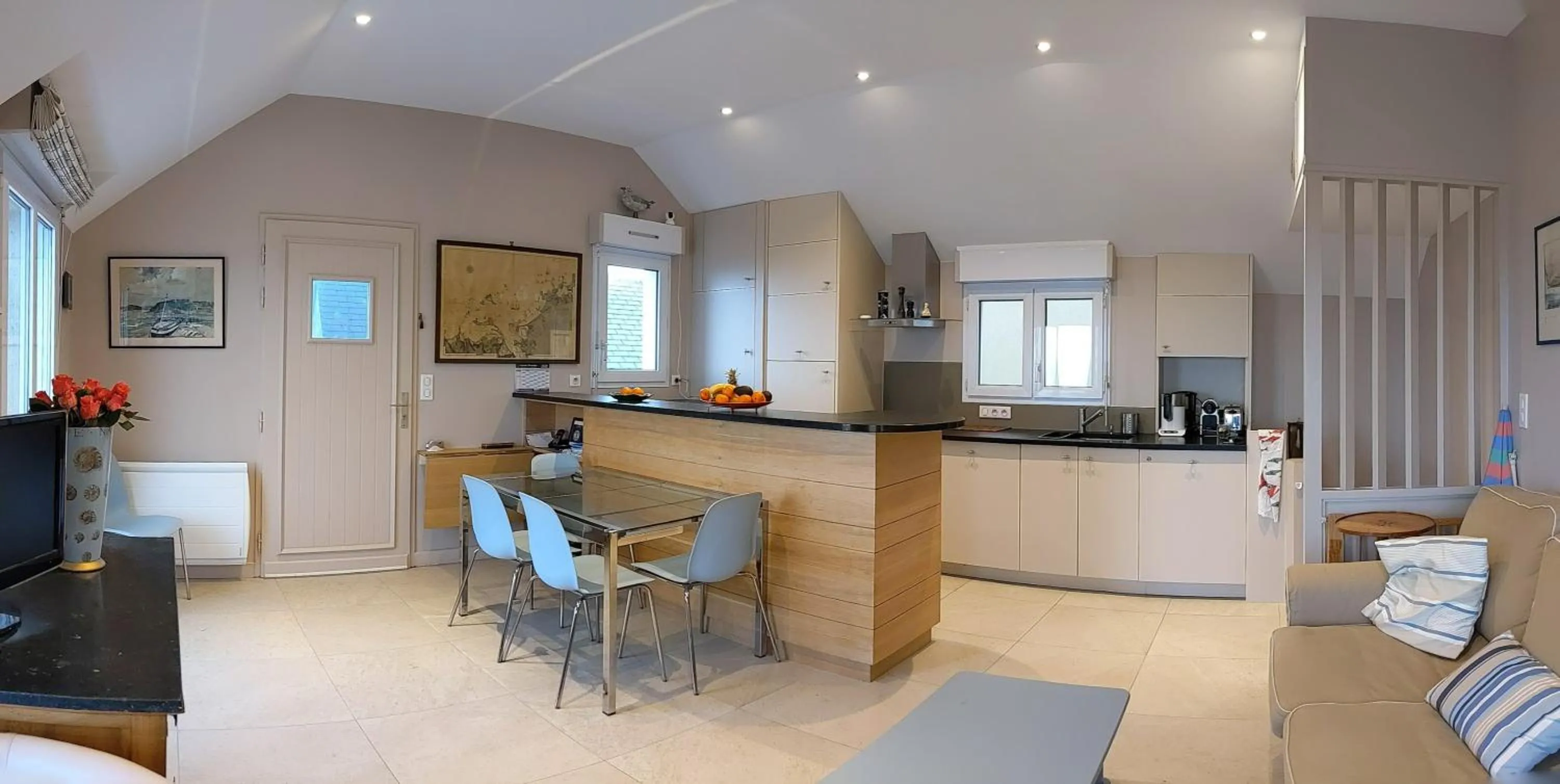 Property building in La Conchee