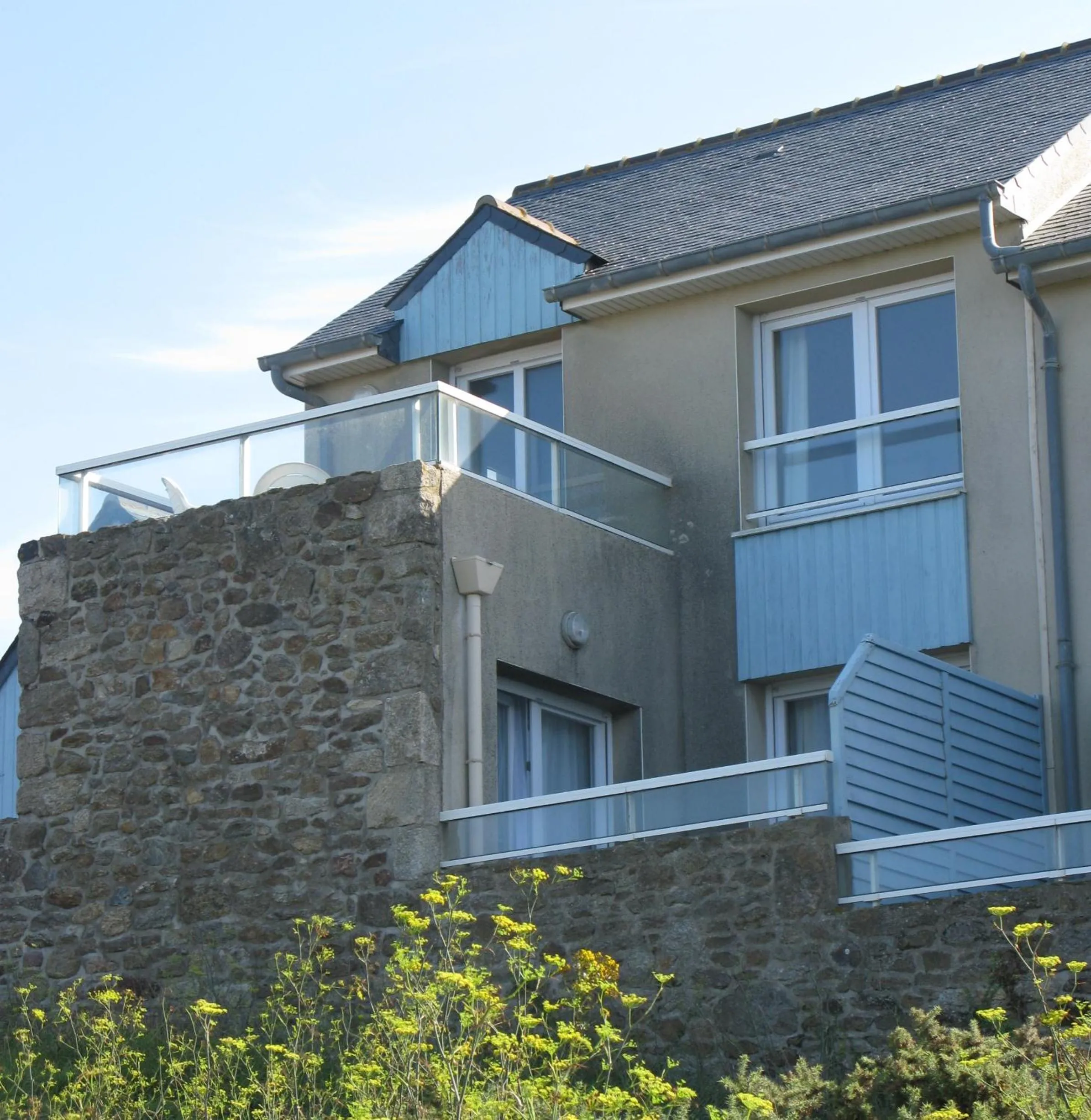 Property building in La Conchee