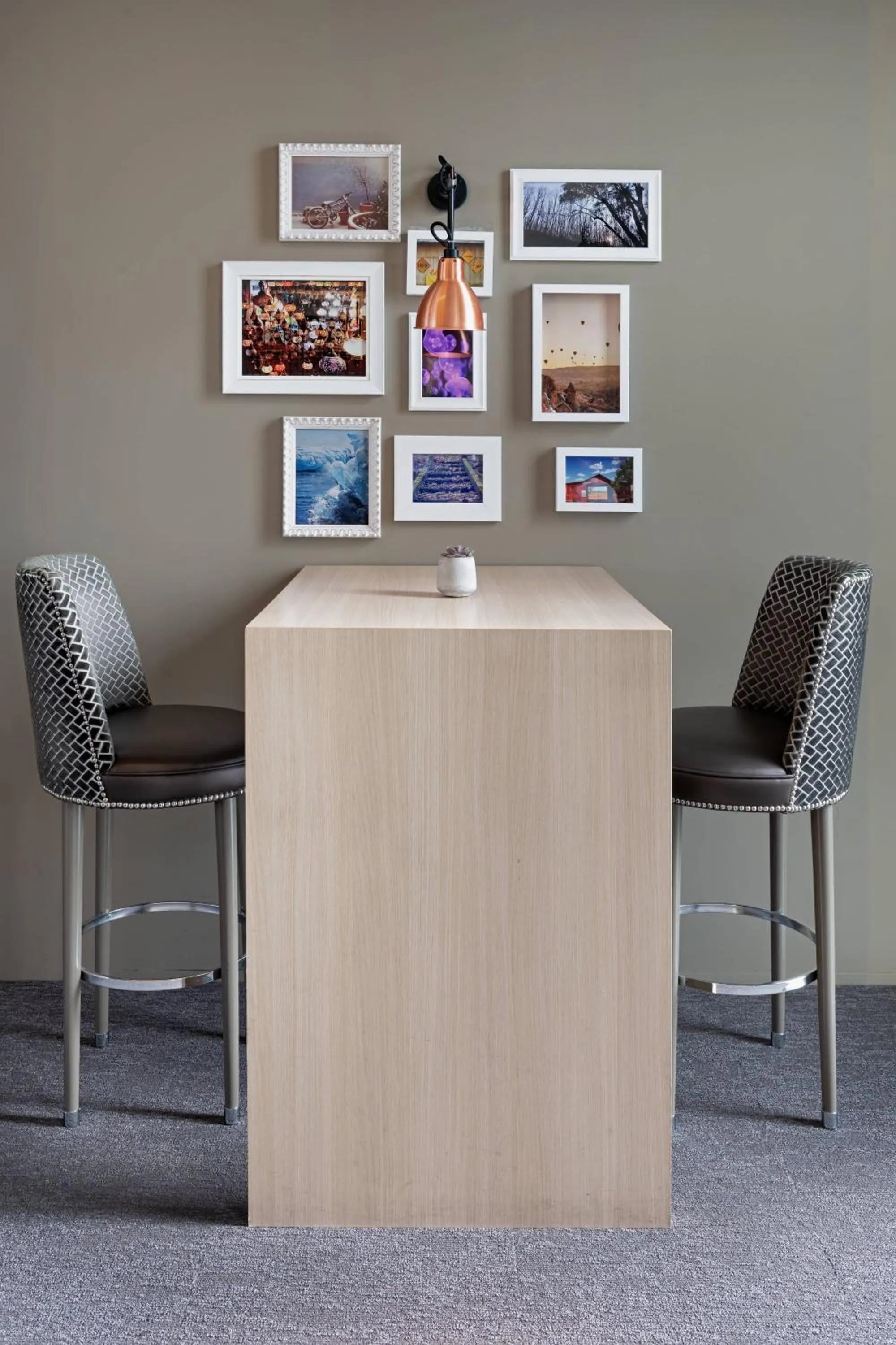 Lounge or bar in AC Hotel Sants by Marriott