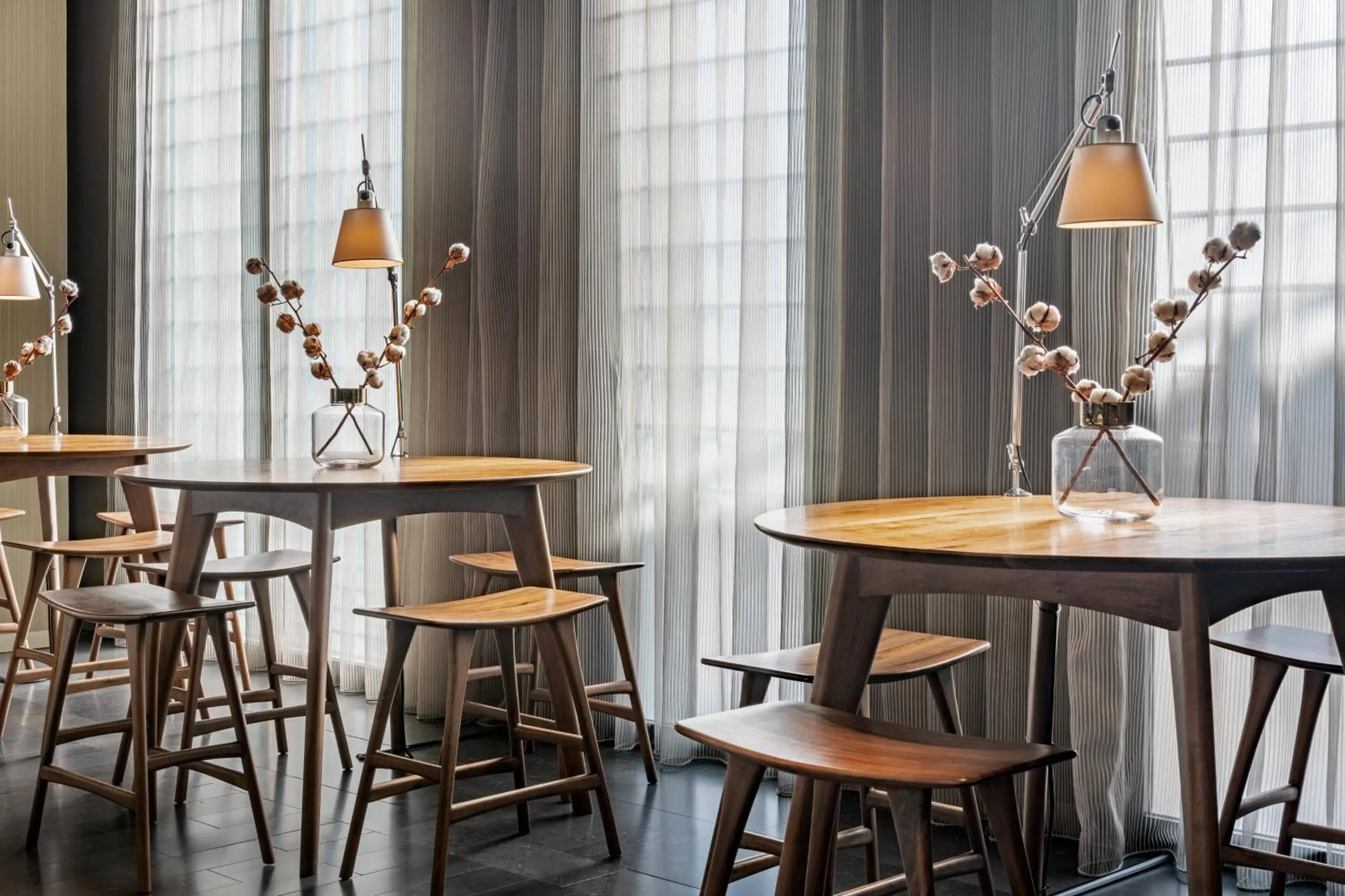 Lounge or bar in AC Hotel Sants by Marriott