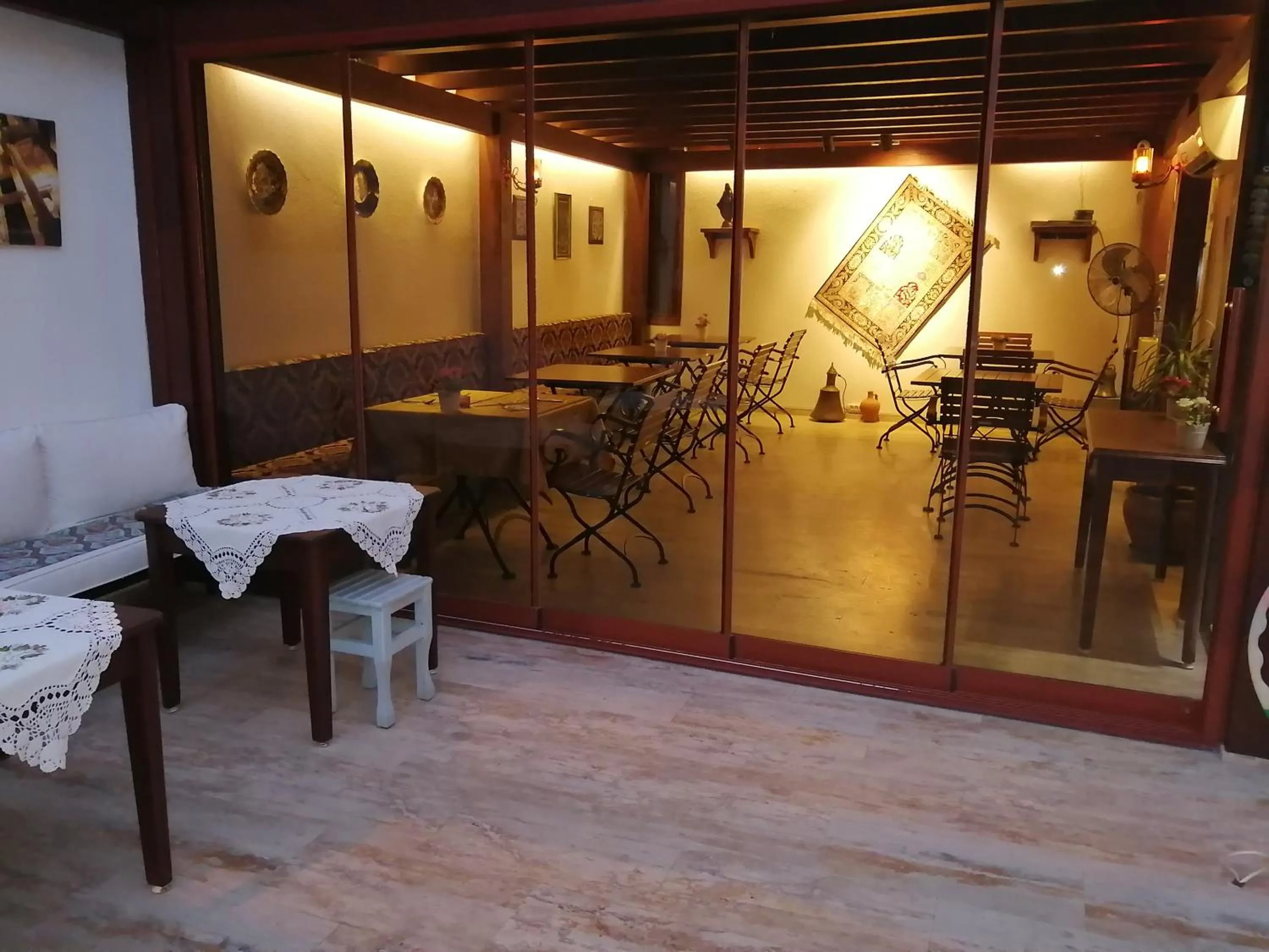 Restaurant/places to eat in Hotel Mary's House