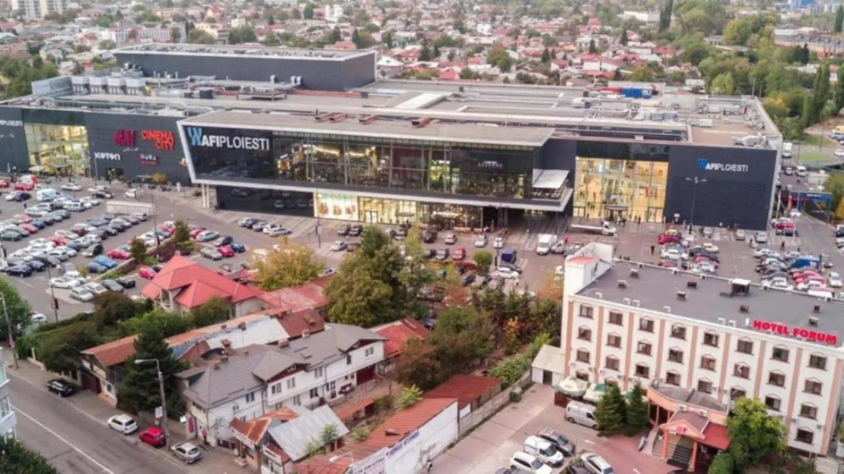 Property building in Hotel Forum