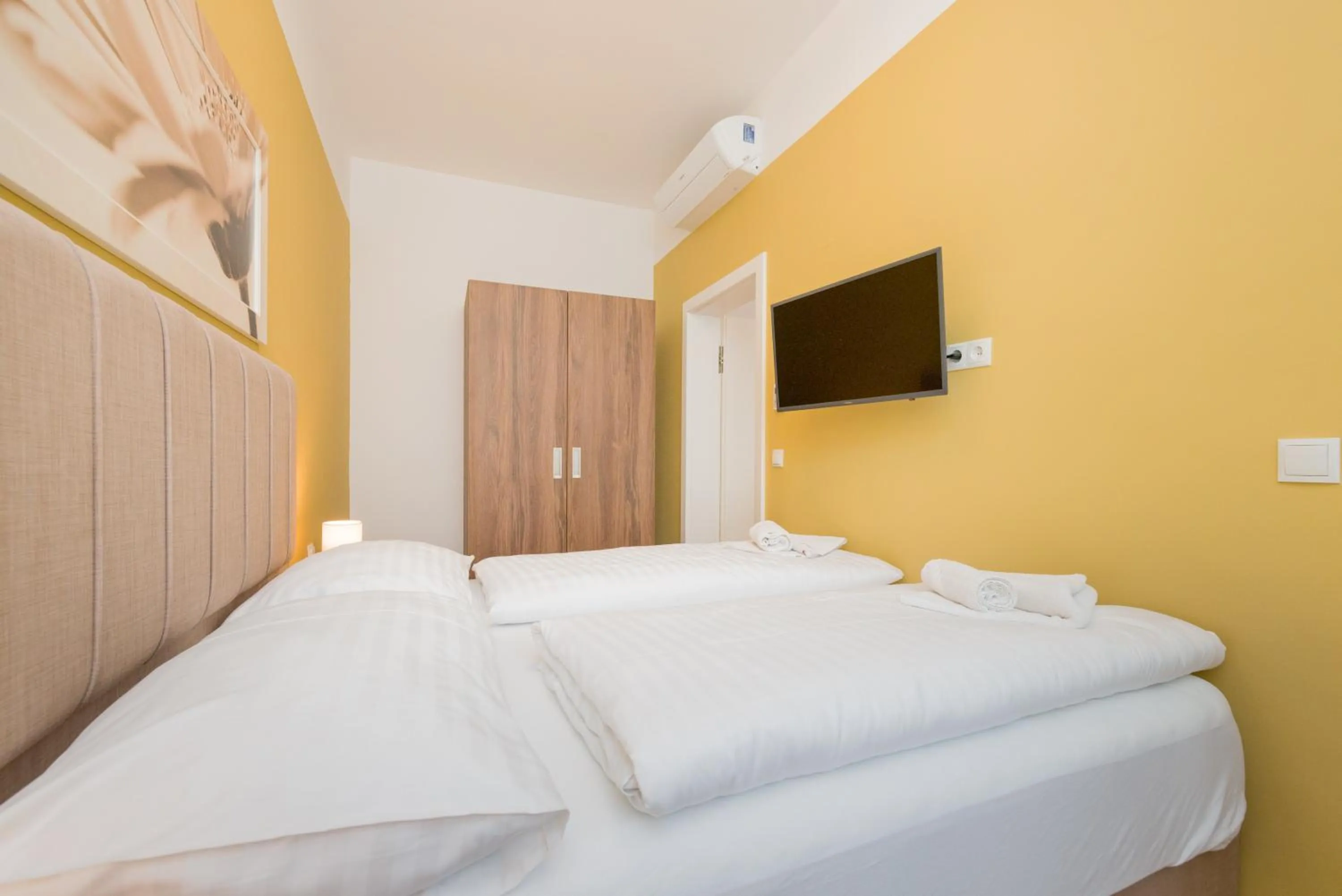 Bed in Vienna Stay Apartments or Rooms 1050