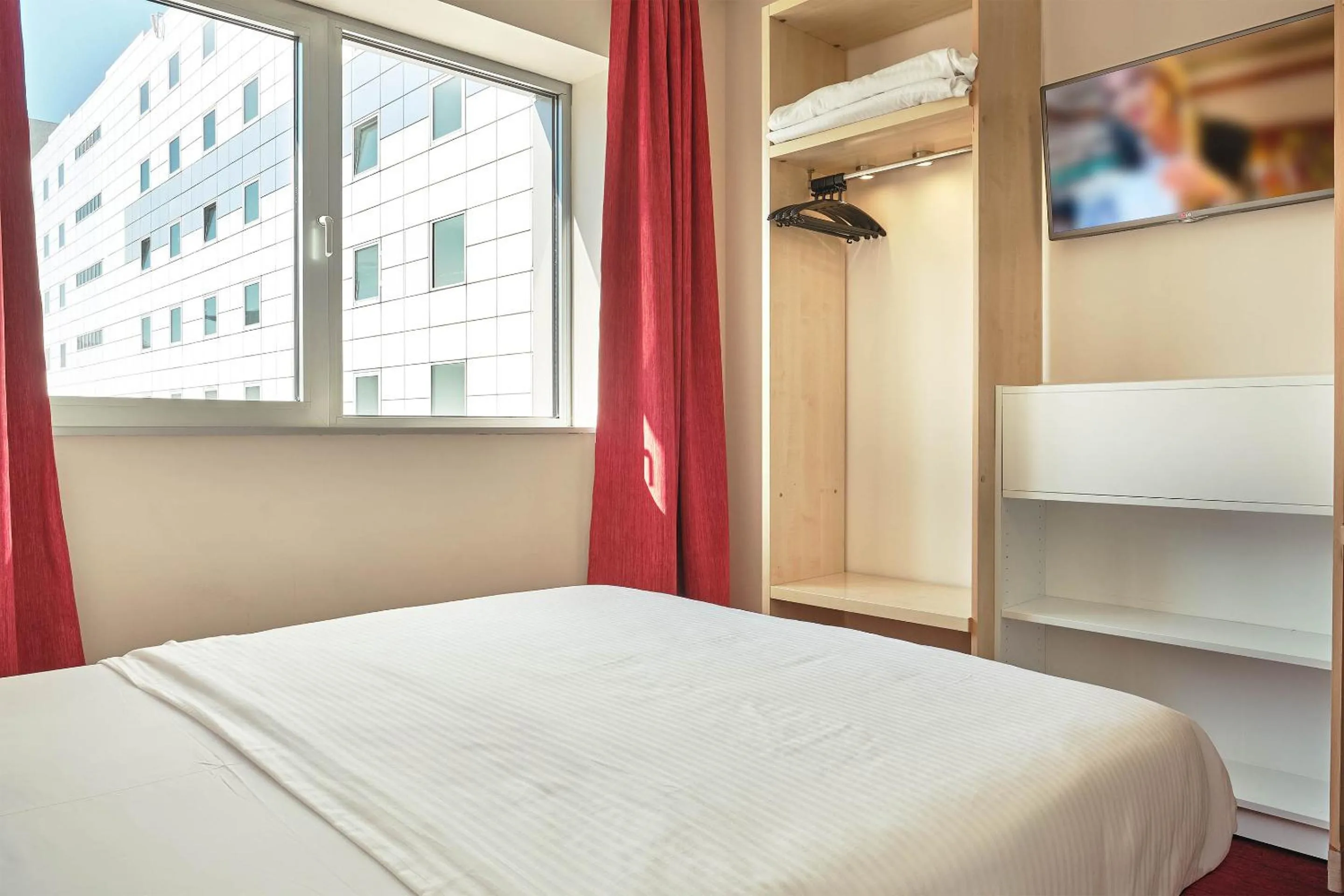 Bed in Hello Hotels Bucuresti Gara de Nord