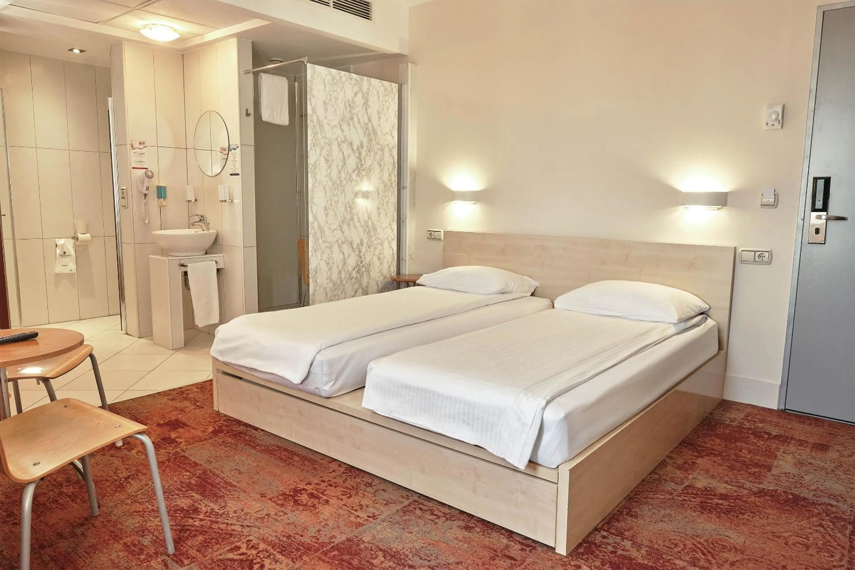 Shower, Bed in Hello Hotels Bucuresti Gara de Nord