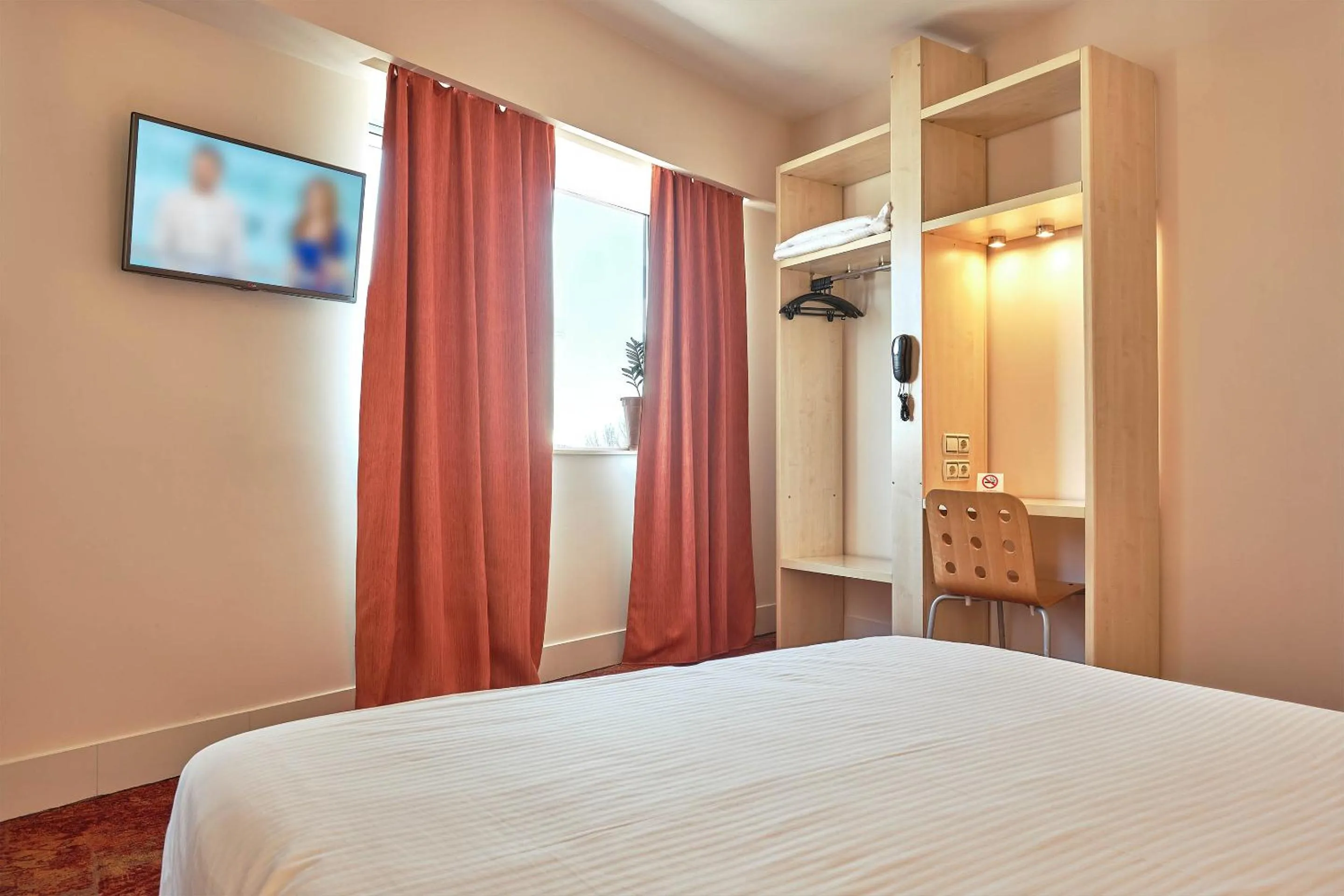 Bed in Hello Hotels Bucuresti Gara de Nord