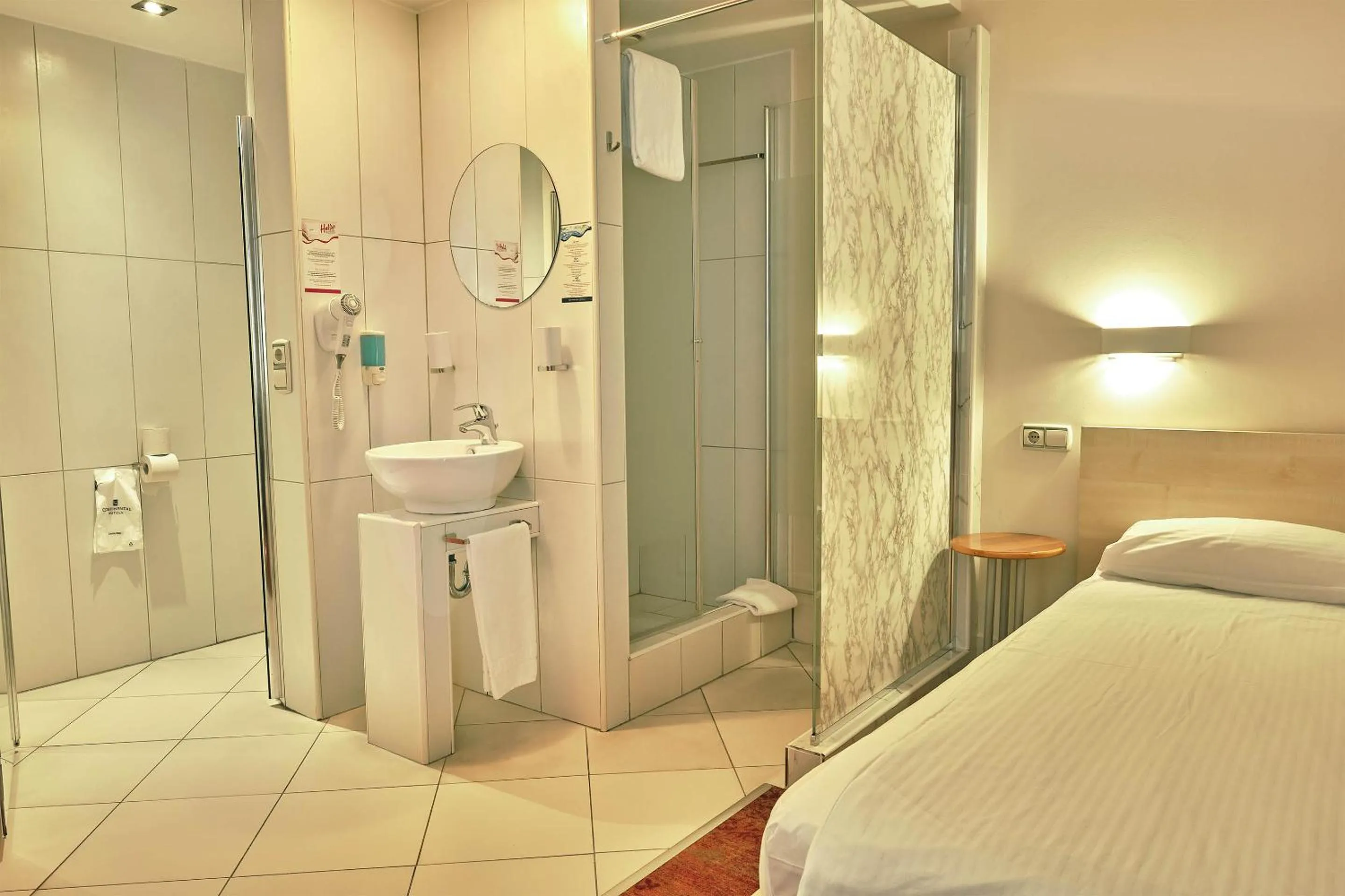 Shower, Bed in Hello Hotels Bucuresti Gara de Nord