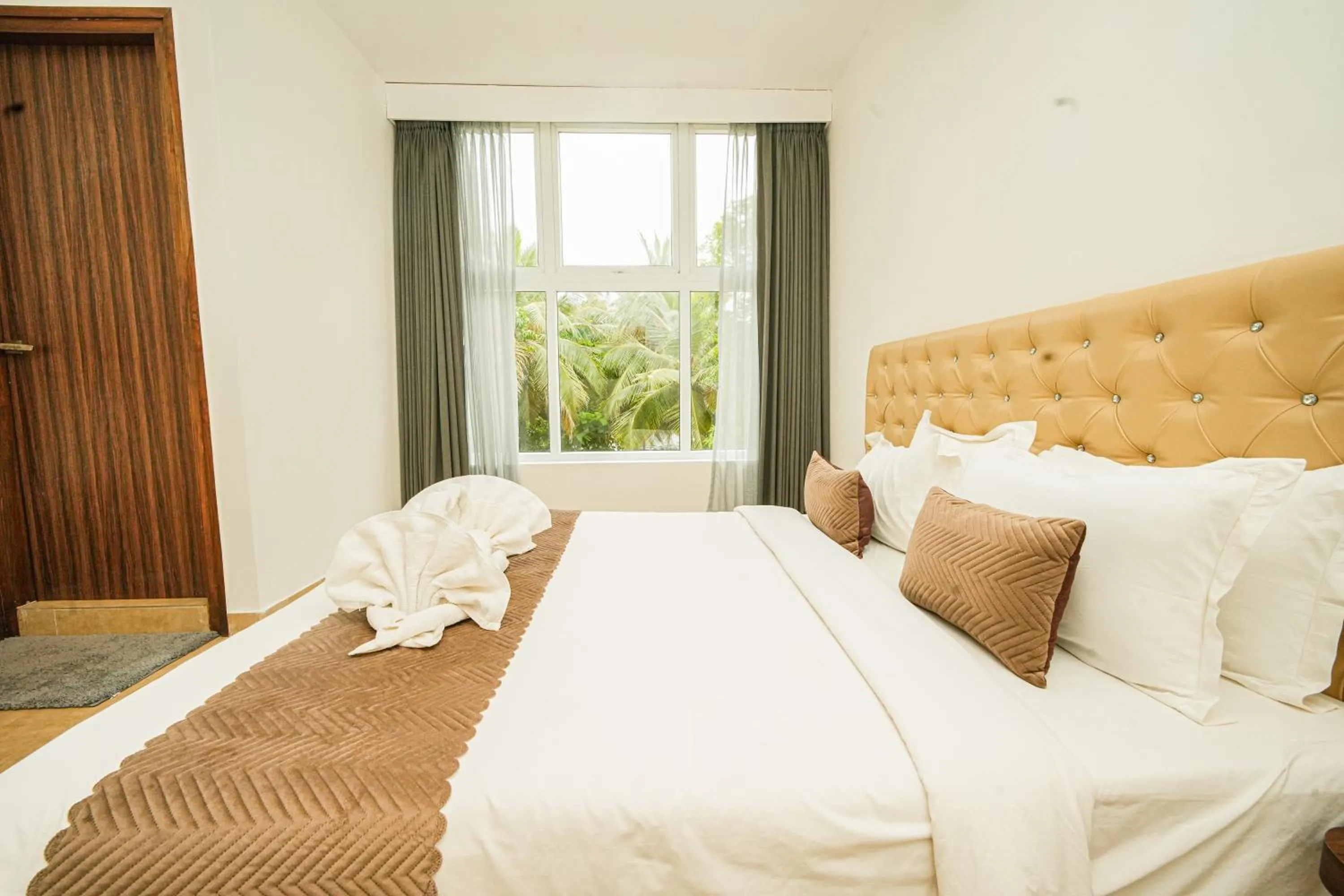 Bed in Shelter Beach Resort