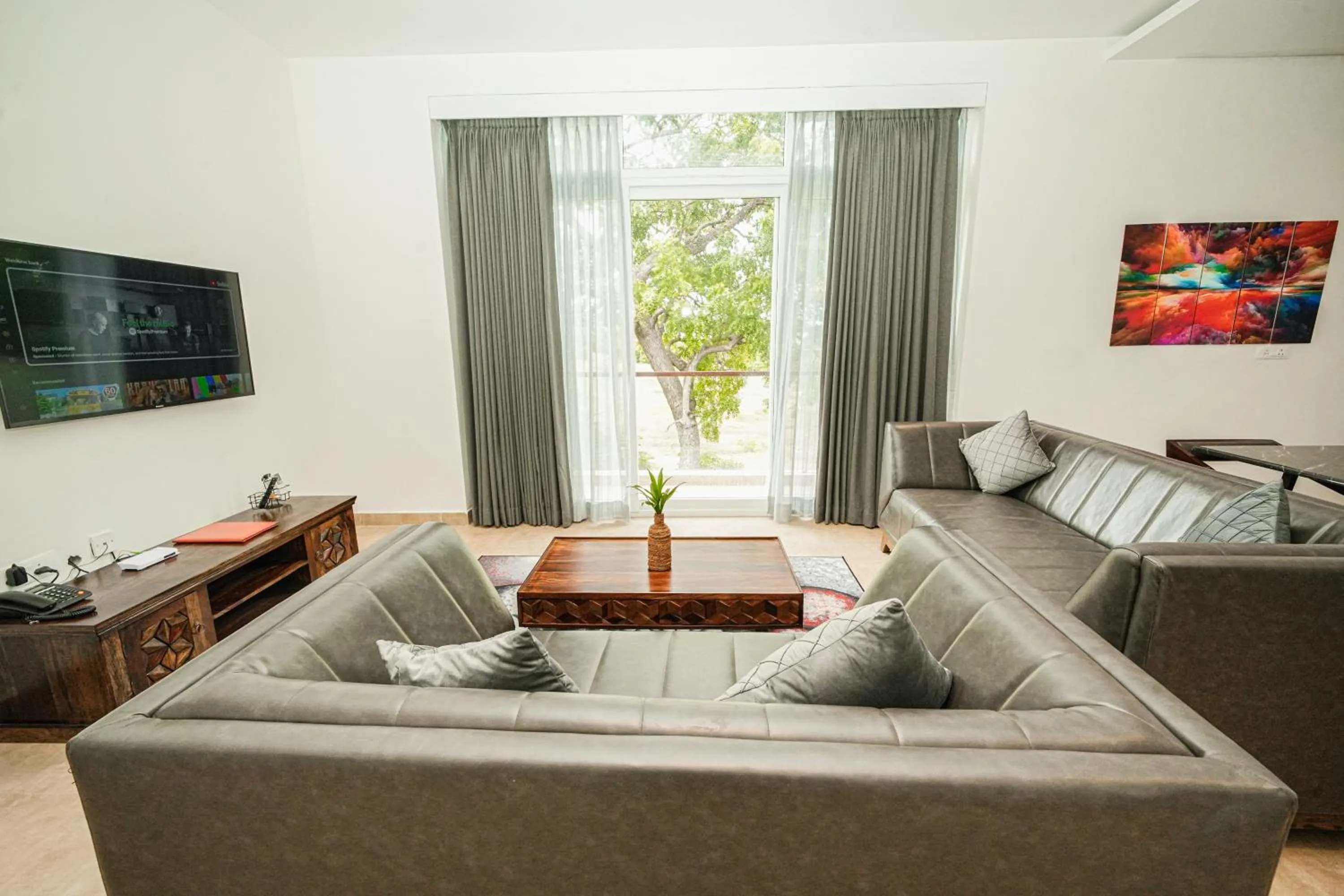 TV and multimedia in Shelter Beach Resort