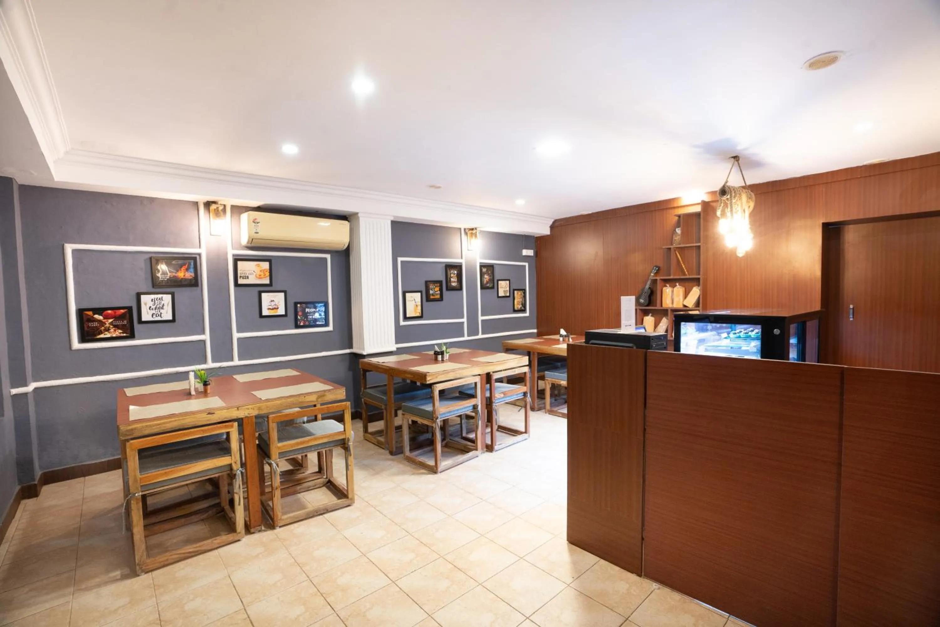 Restaurant/places to eat in Shelter Beach Resort