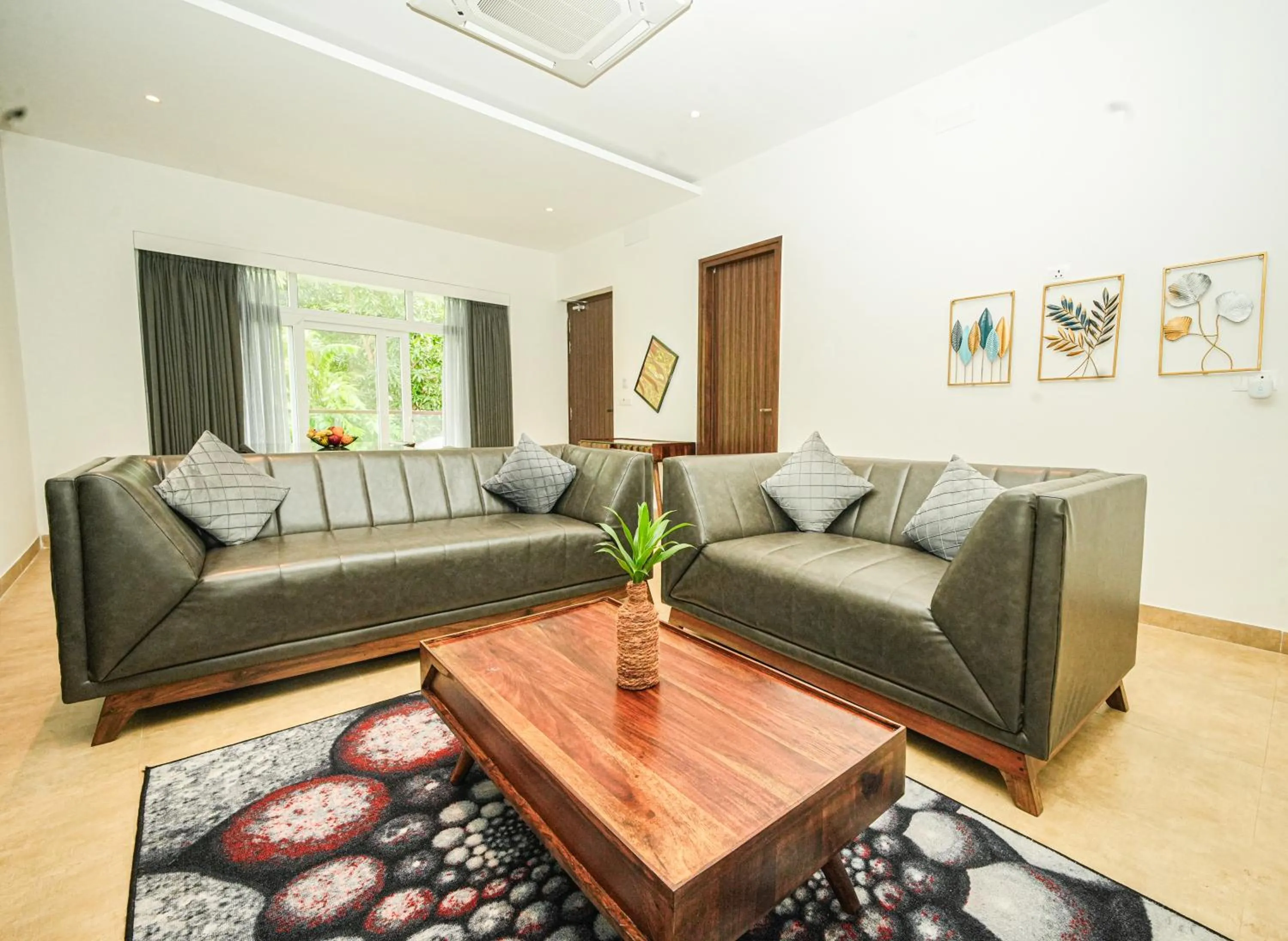 Living room in Shelter Beach Resort