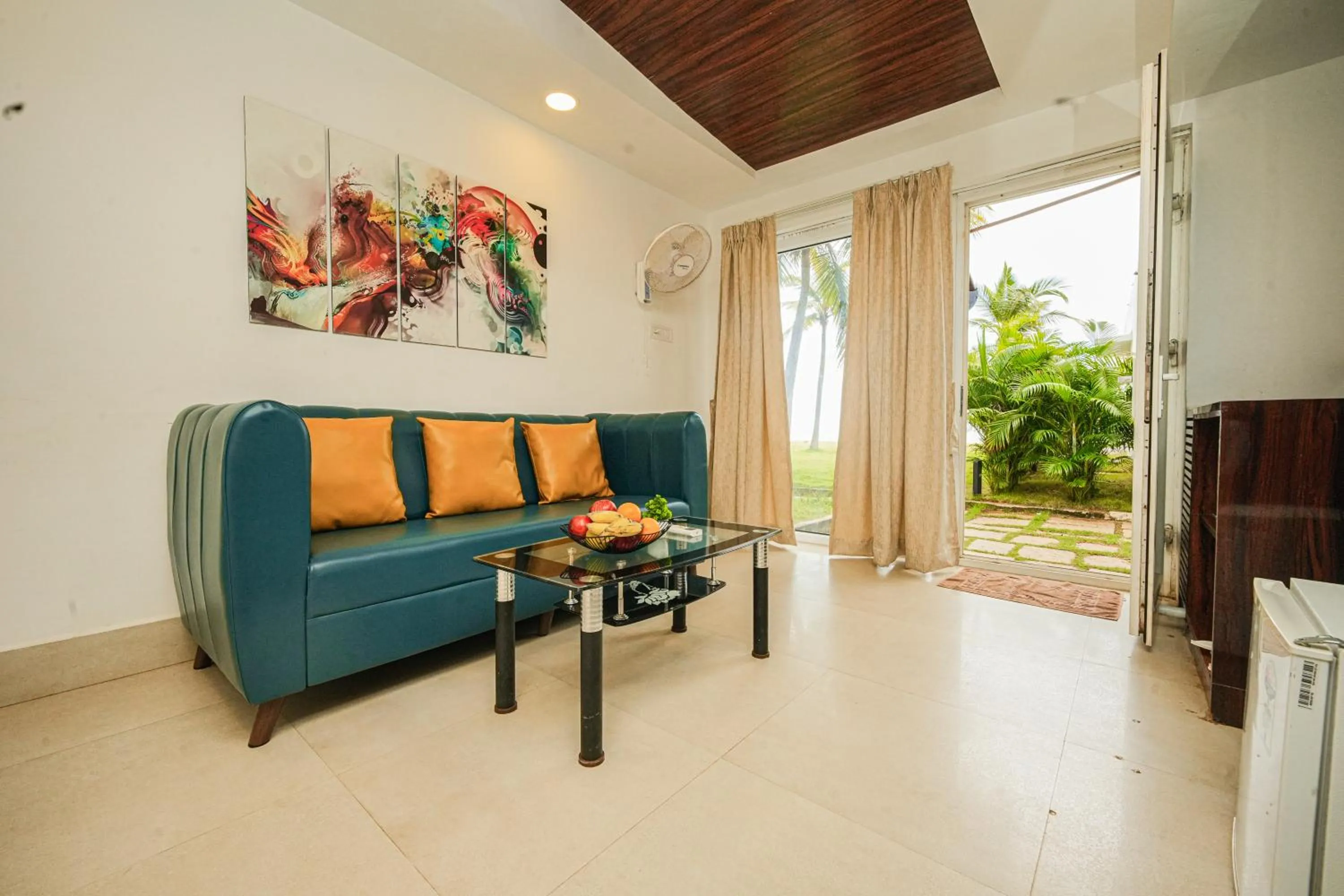Living room in Shelter Beach Resort