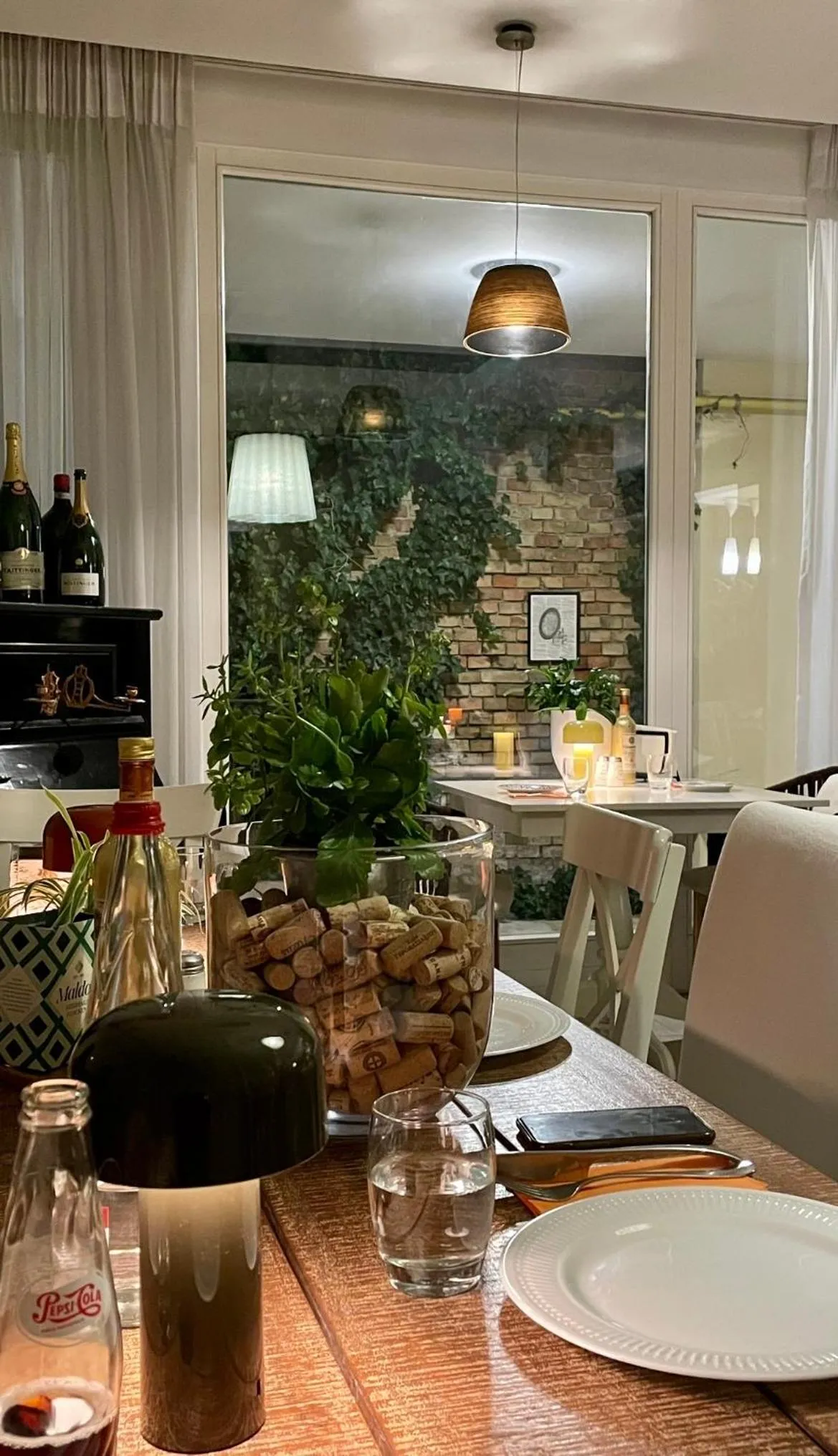 Restaurant/places to eat in Hotel Vanilla