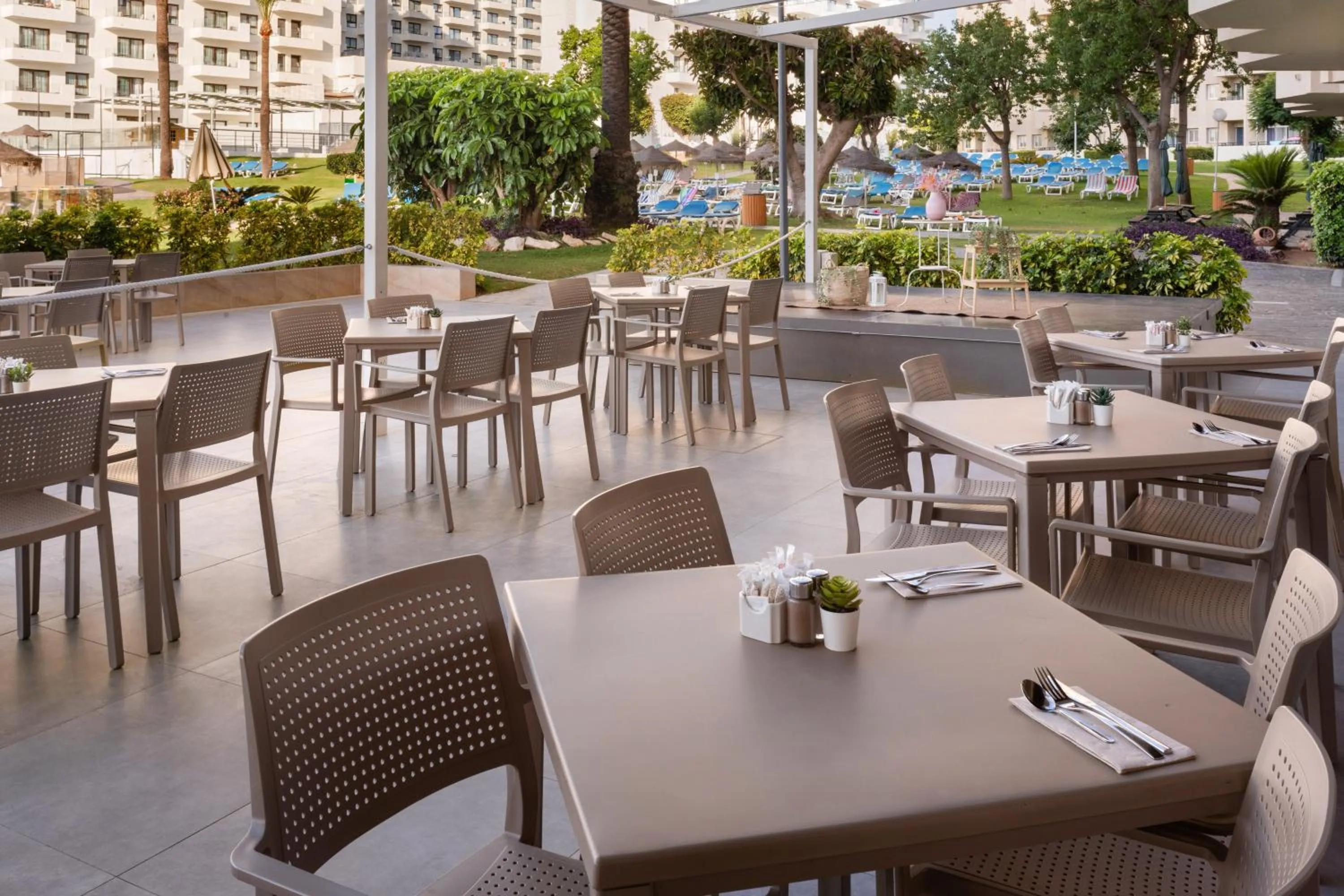 Restaurant/places to eat in Sol Puerto Marina