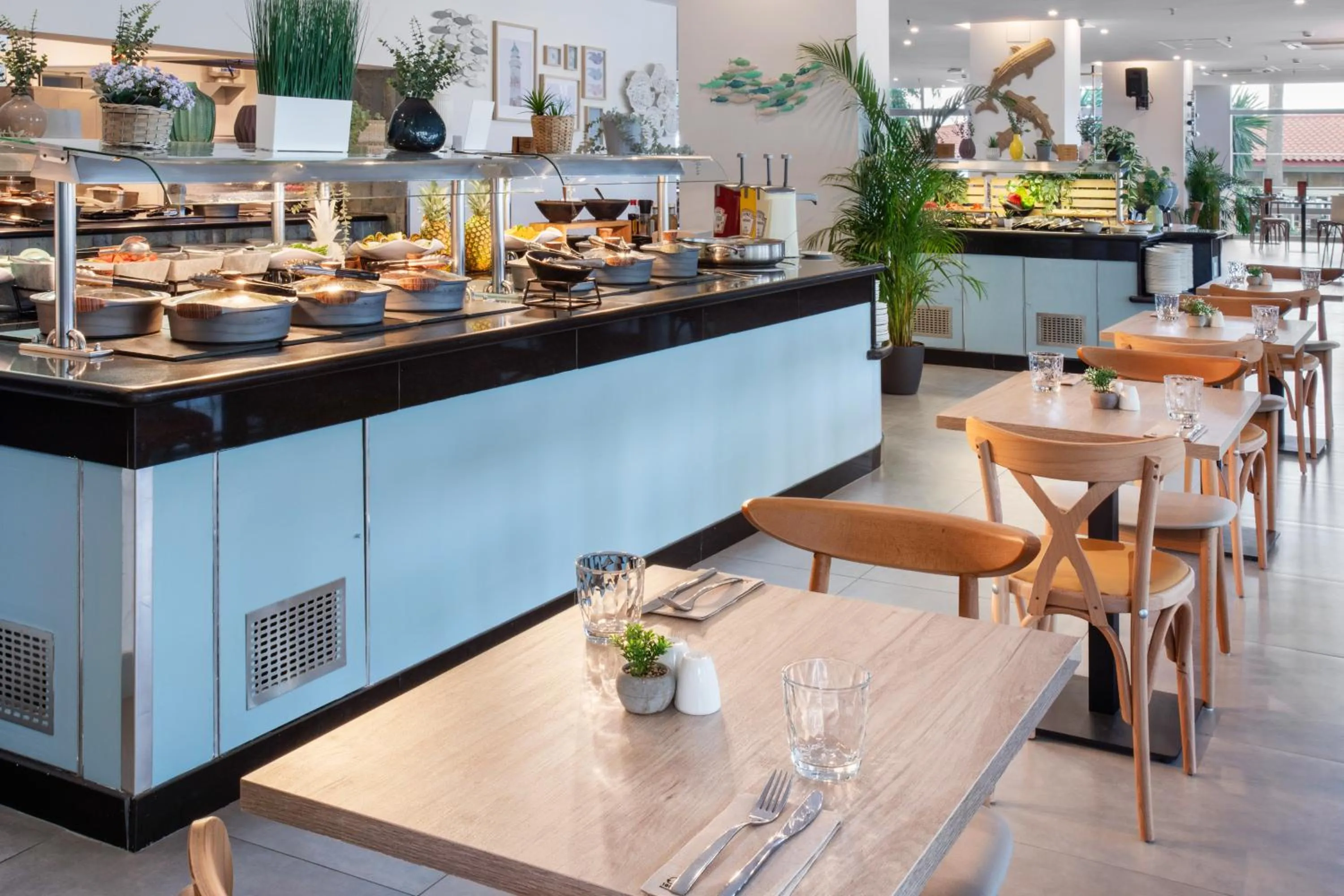 Restaurant/places to eat in Sol Puerto Marina