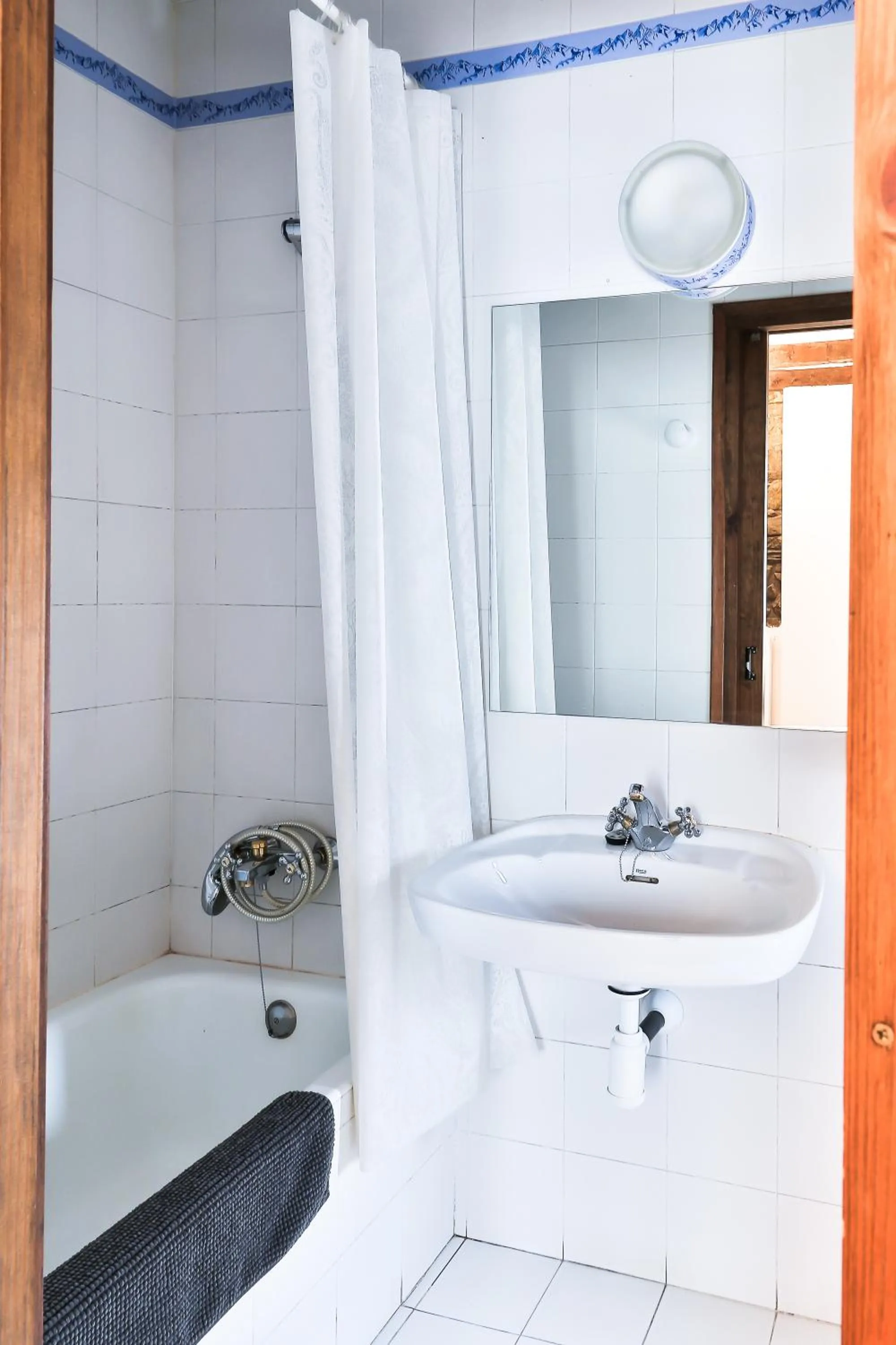 Photo of the whole room in Hostal Cisco de Sans