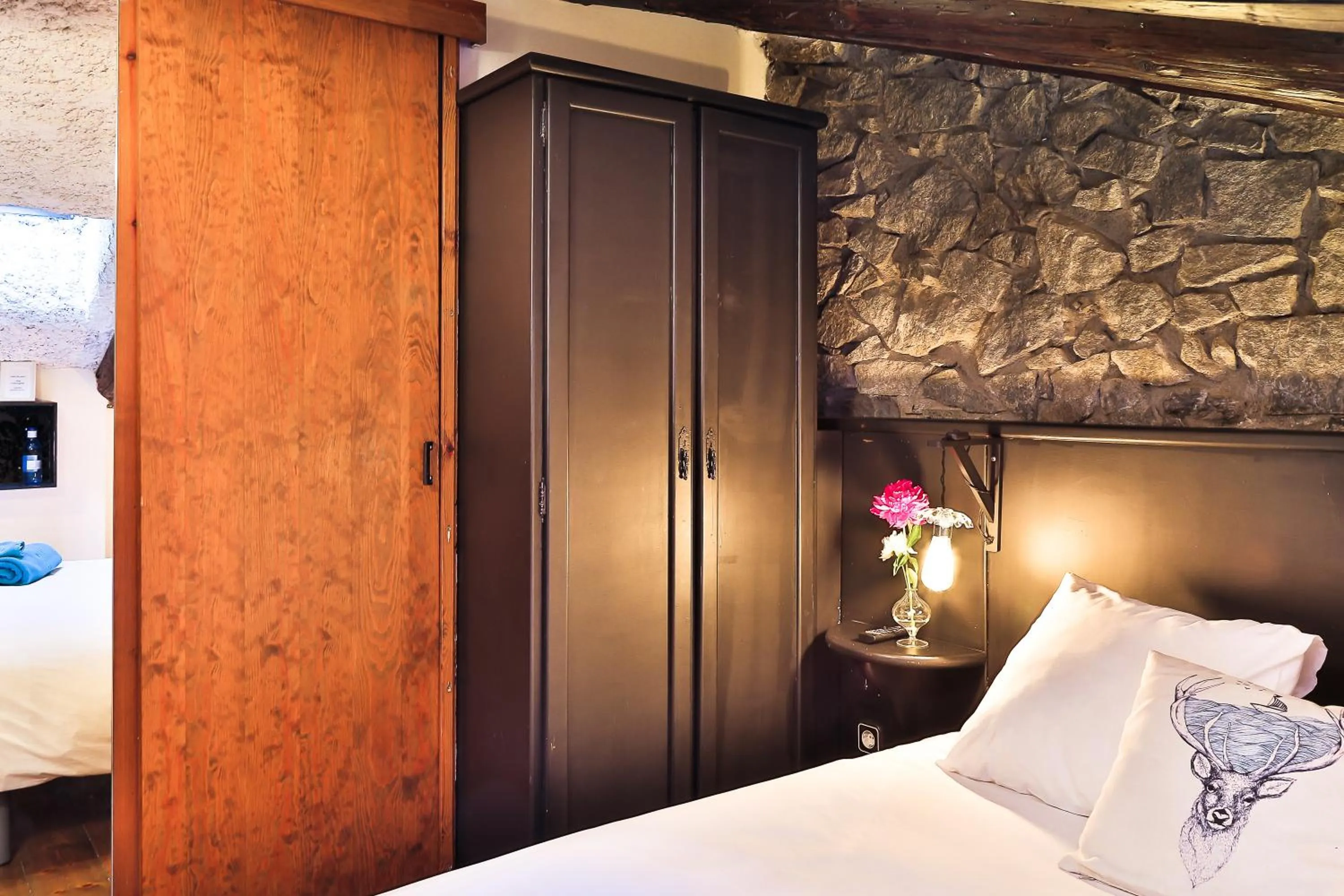 Photo of the whole room, Bed in Hostal Cisco de Sans