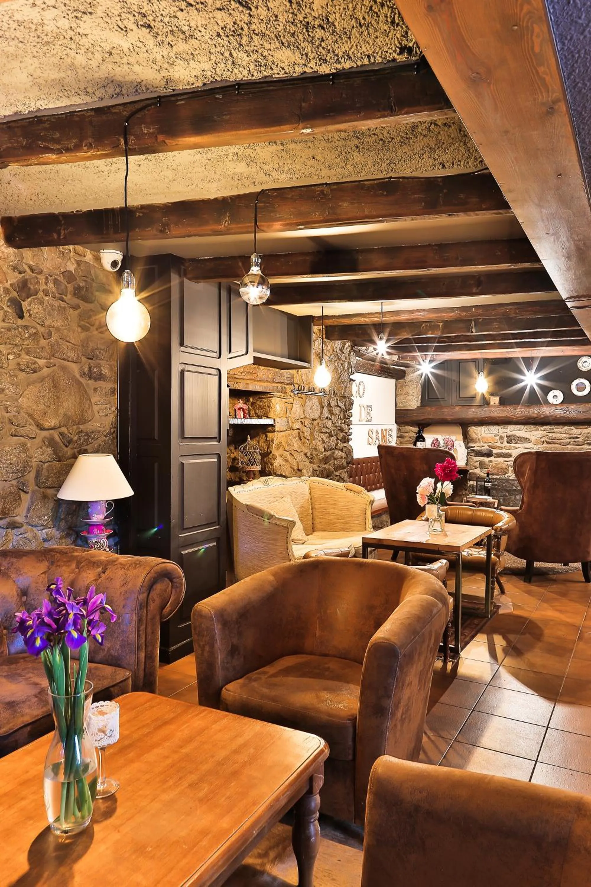 Communal lounge/ TV room in Hostal Cisco de Sans