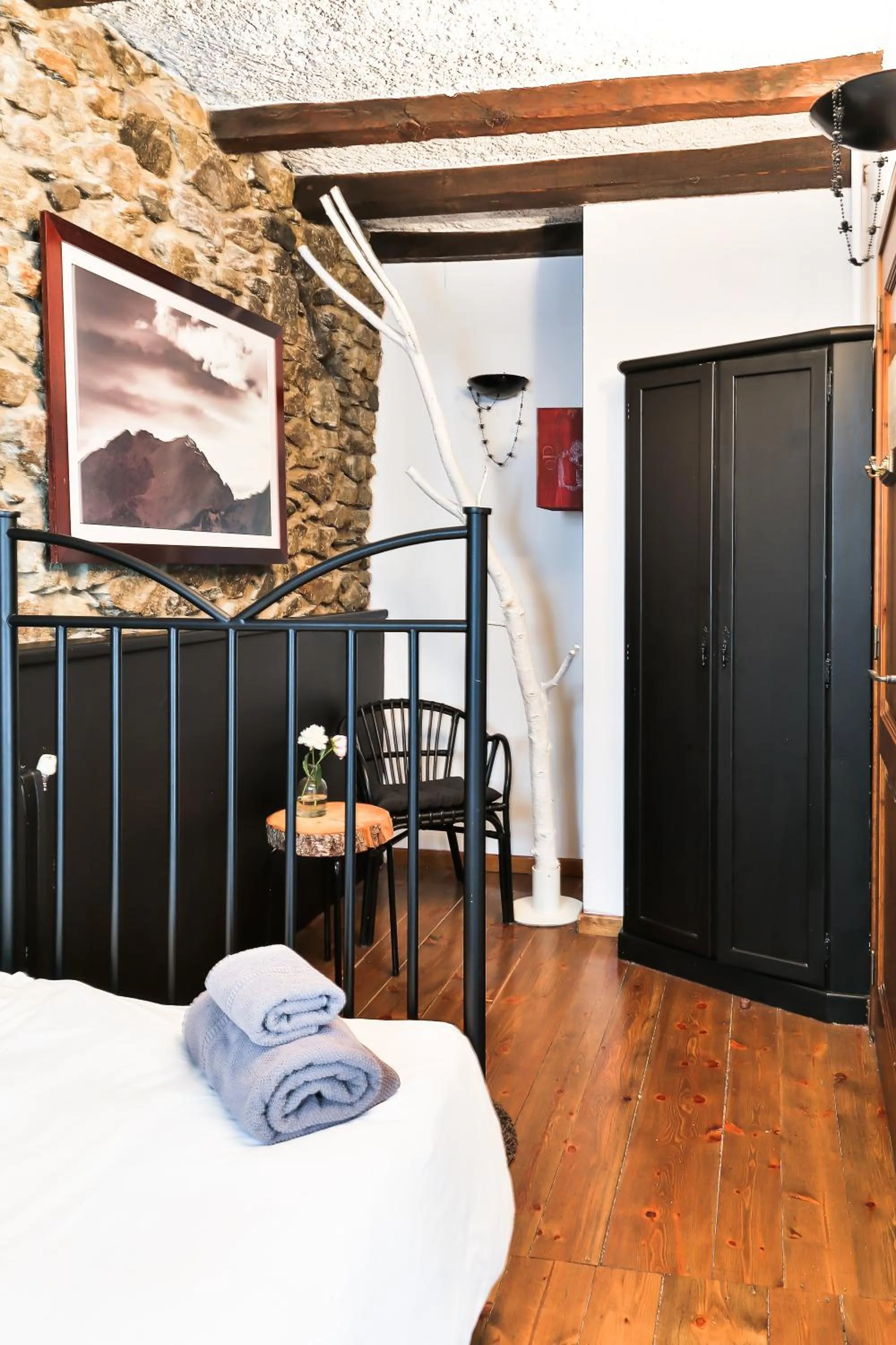 Photo of the whole room, Bed in Hostal Cisco de Sans