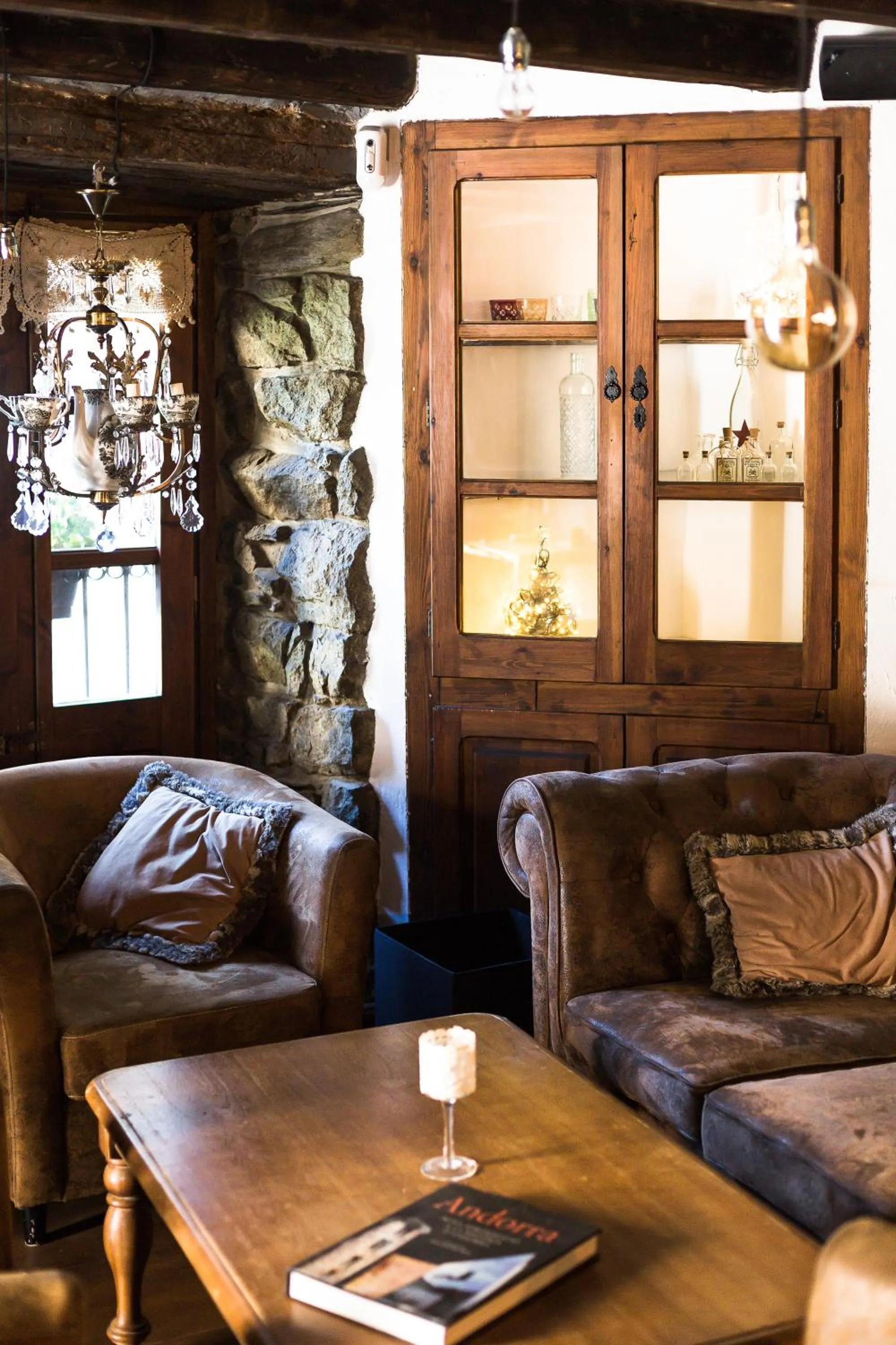 Communal lounge/ TV room in Hostal Cisco de Sans