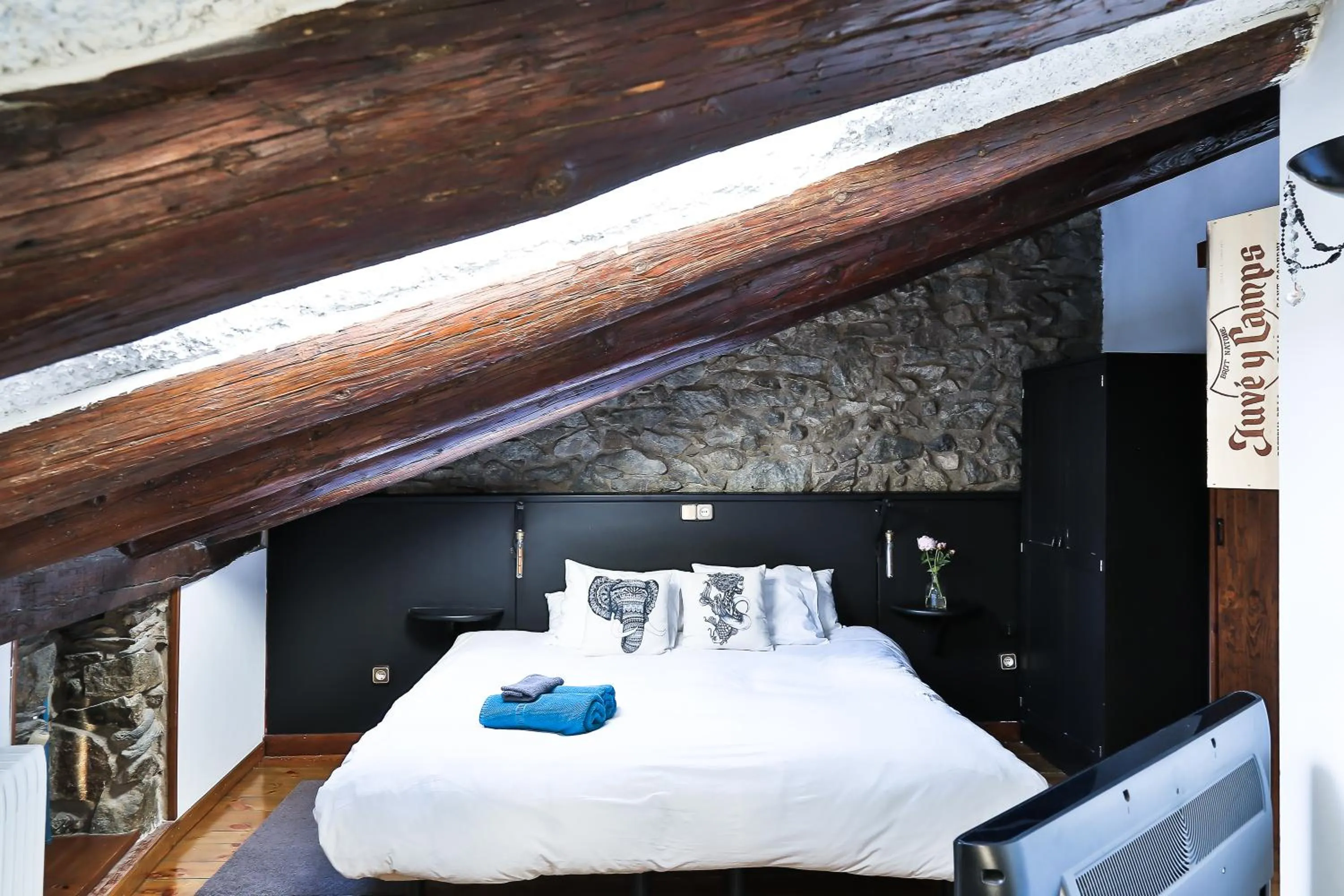 Bed in Hostal Cisco de Sans