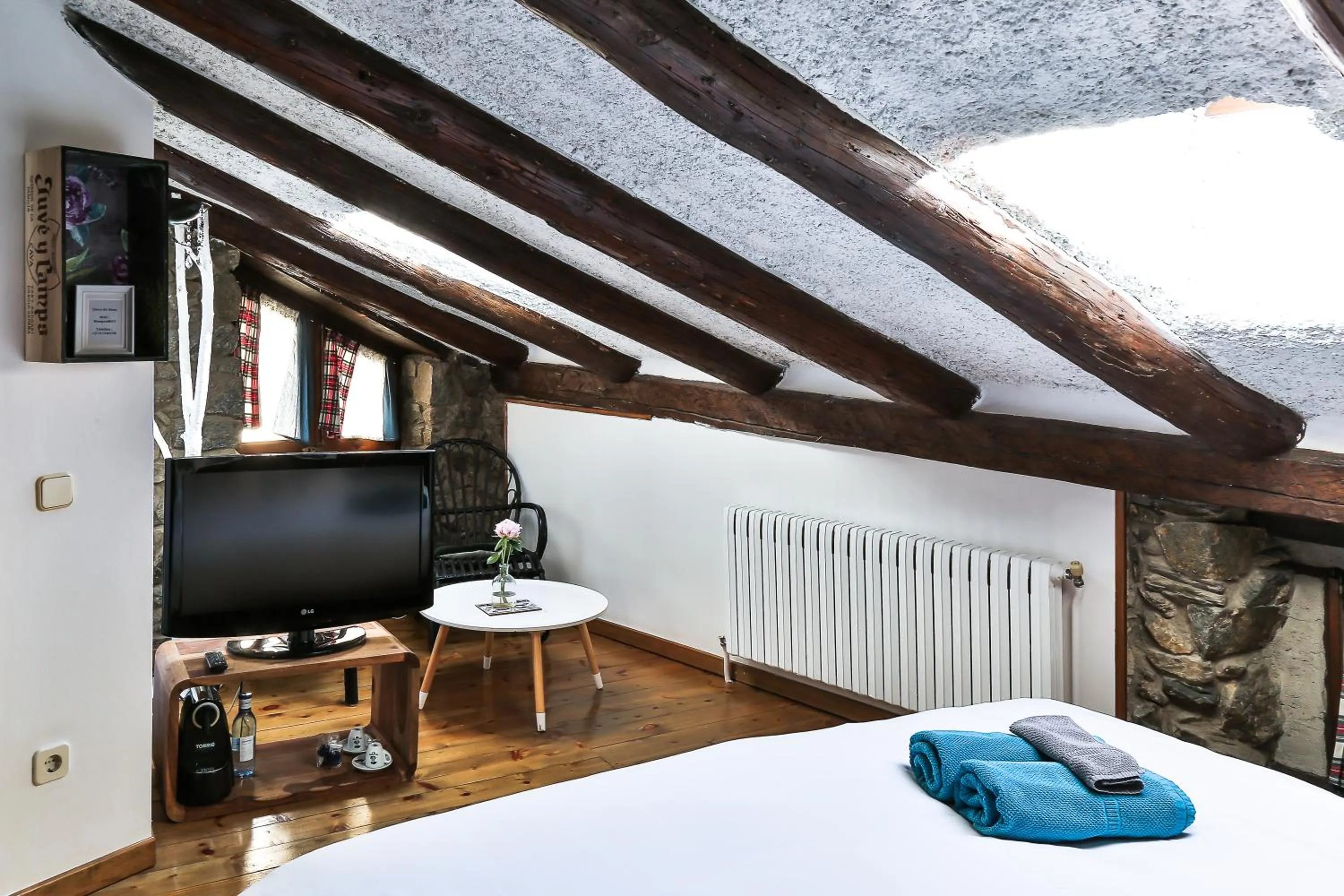 Photo of the whole room, Bed in Hostal Cisco de Sans